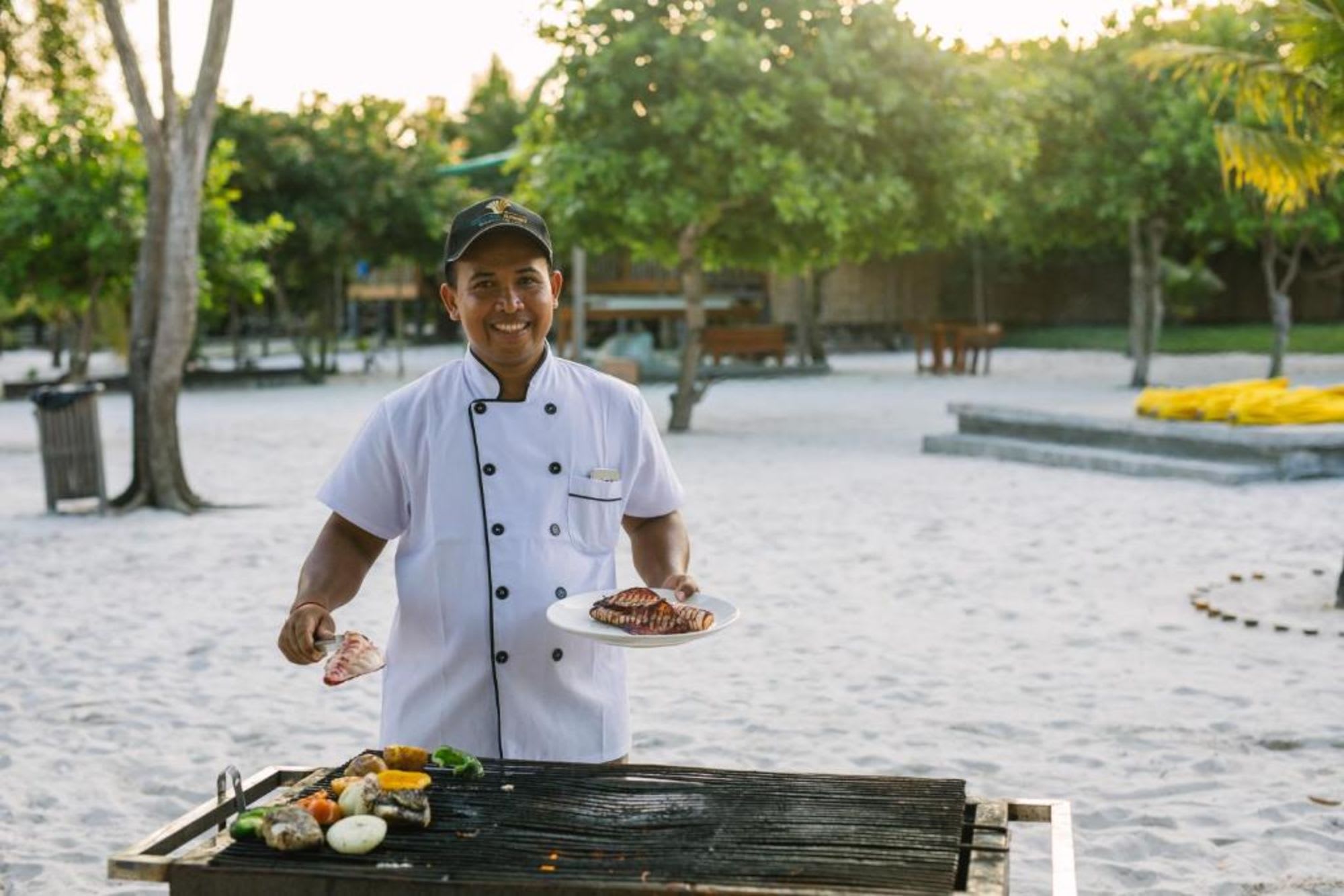 Long Set Resort à Koh Rong: Barbecue at the beach