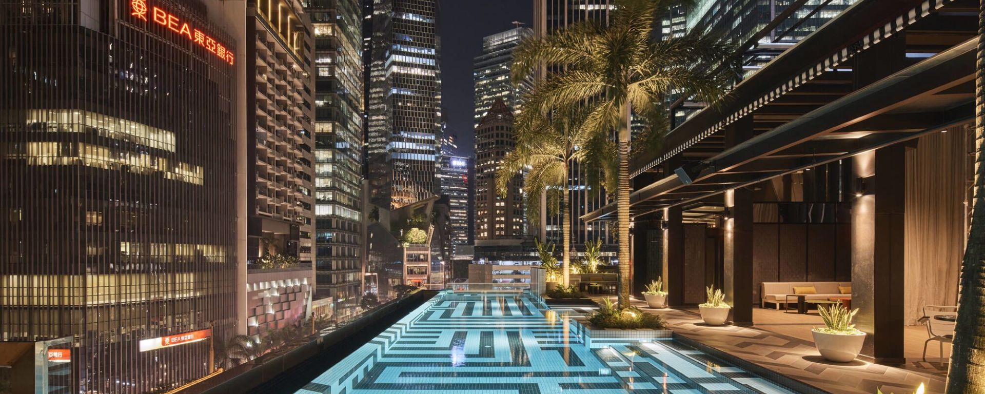 QT Singapore in Singapur: Swimmingpool