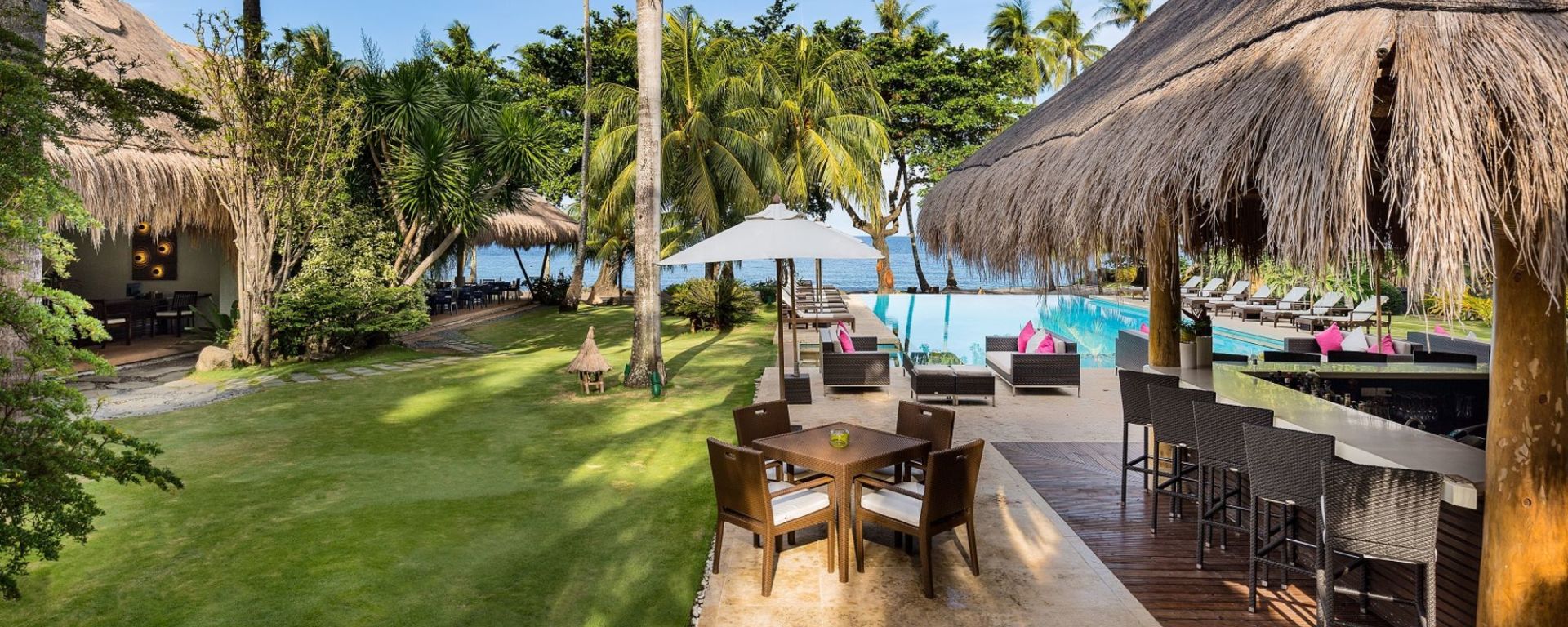 Inselwelt Visayas ab Negros: Atmosphere Resort: Pool Bar