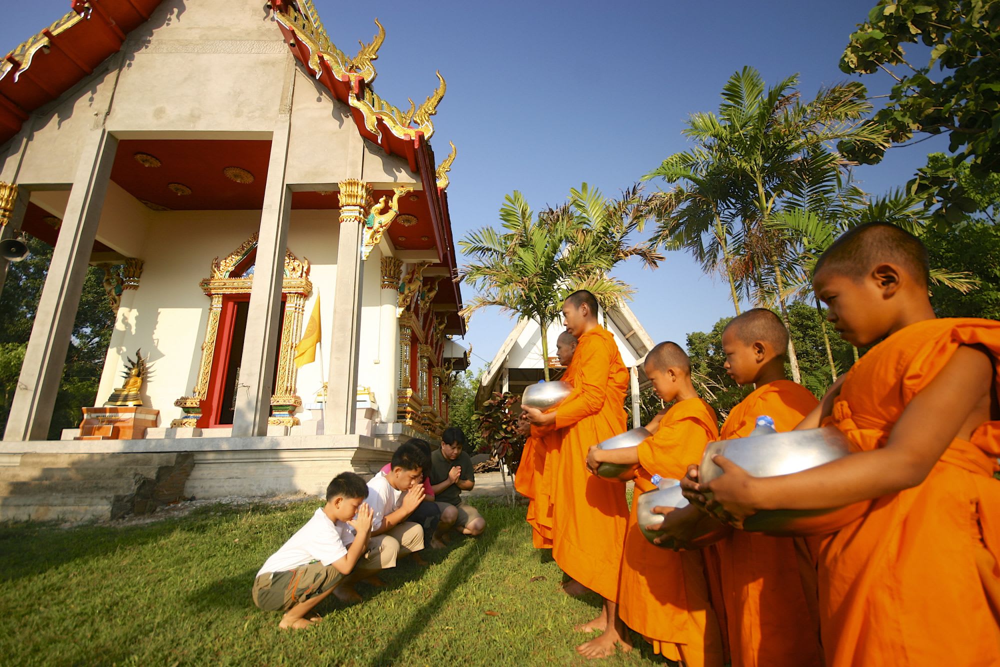 River Kwai Soft Adventure & Elefanten Erlebnis ab Bangkok: opinion: Making Merit