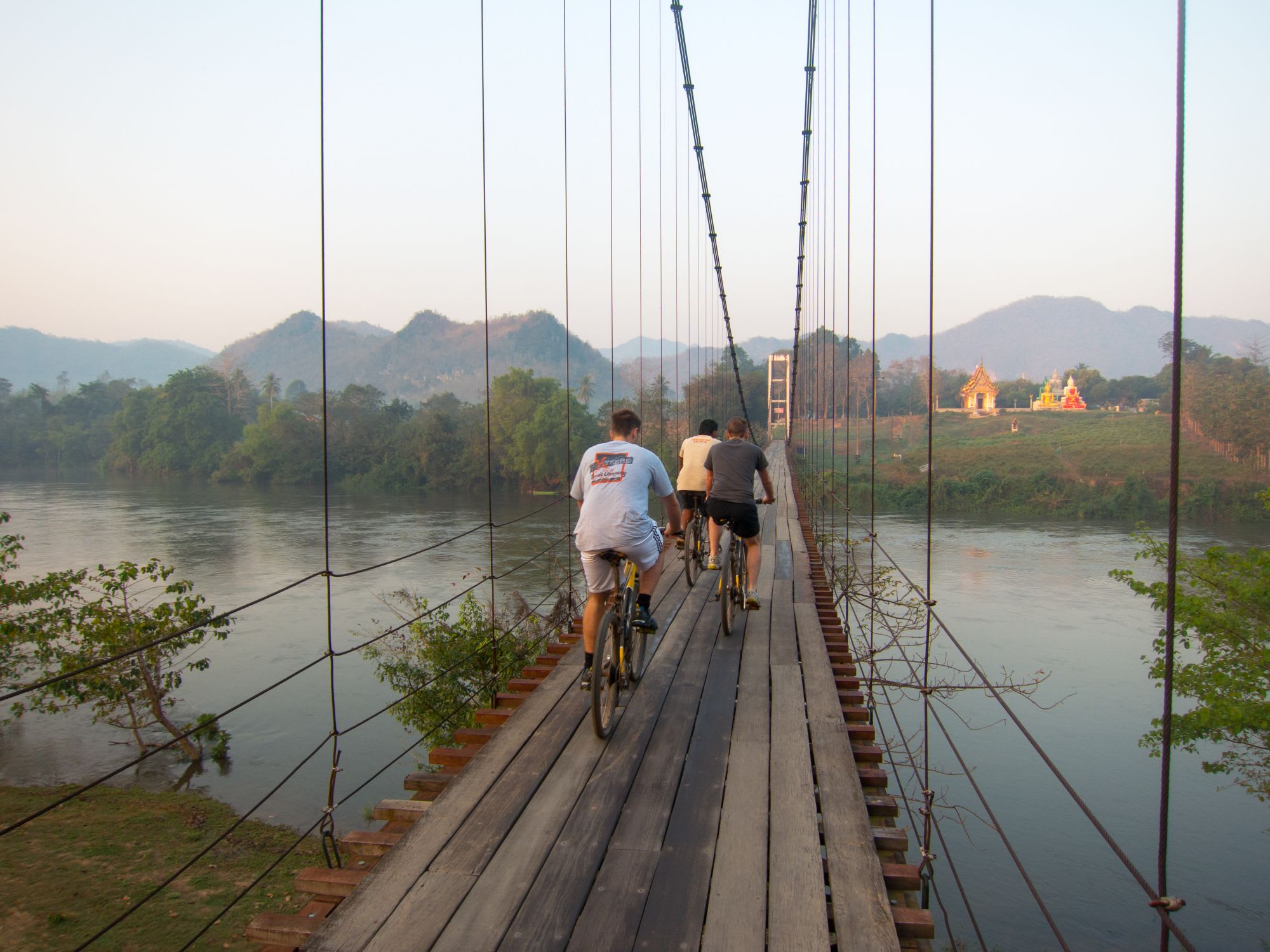 River Kwai Soft Adventure & Elefanten Erlebnis ab Bangkok: River Kwai: suspension bridge