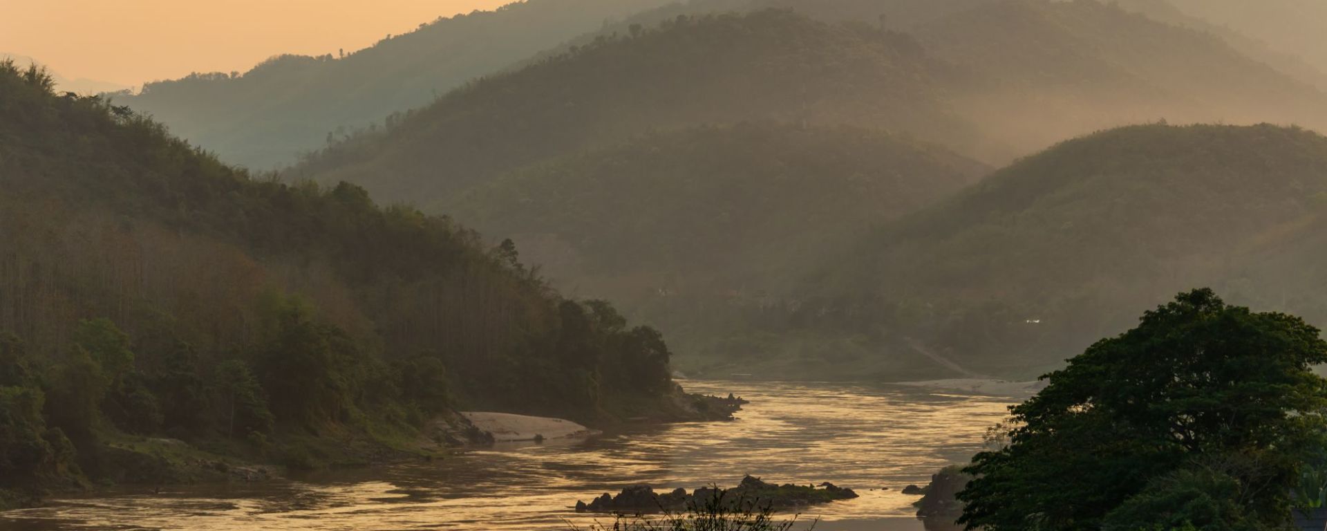 Le nord fascinant du Laos de Luang Prabang: Laos Mekong River near Pakbeng