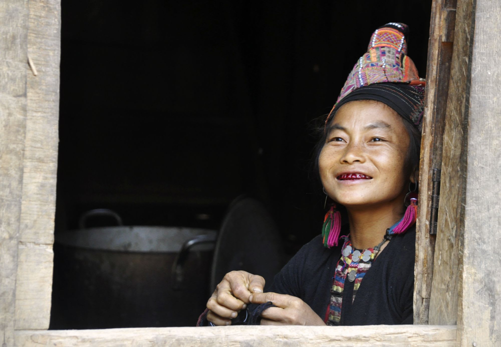 Le nord fascinant du Laos de Luang Prabang: Akha women smiling