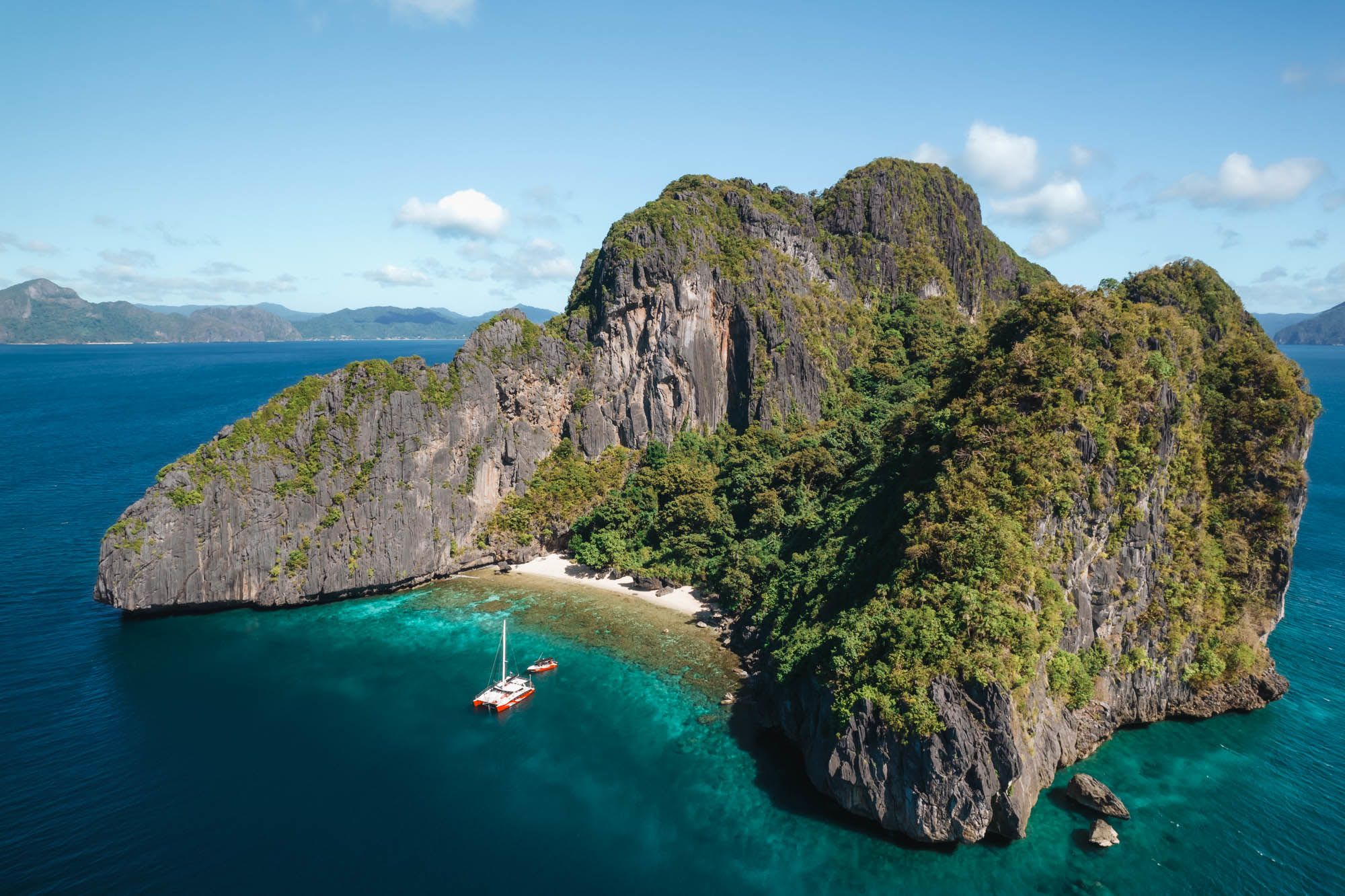 Privater Katamaran im Inselparadies ab Palawan: location: El Nido Yachting Club
