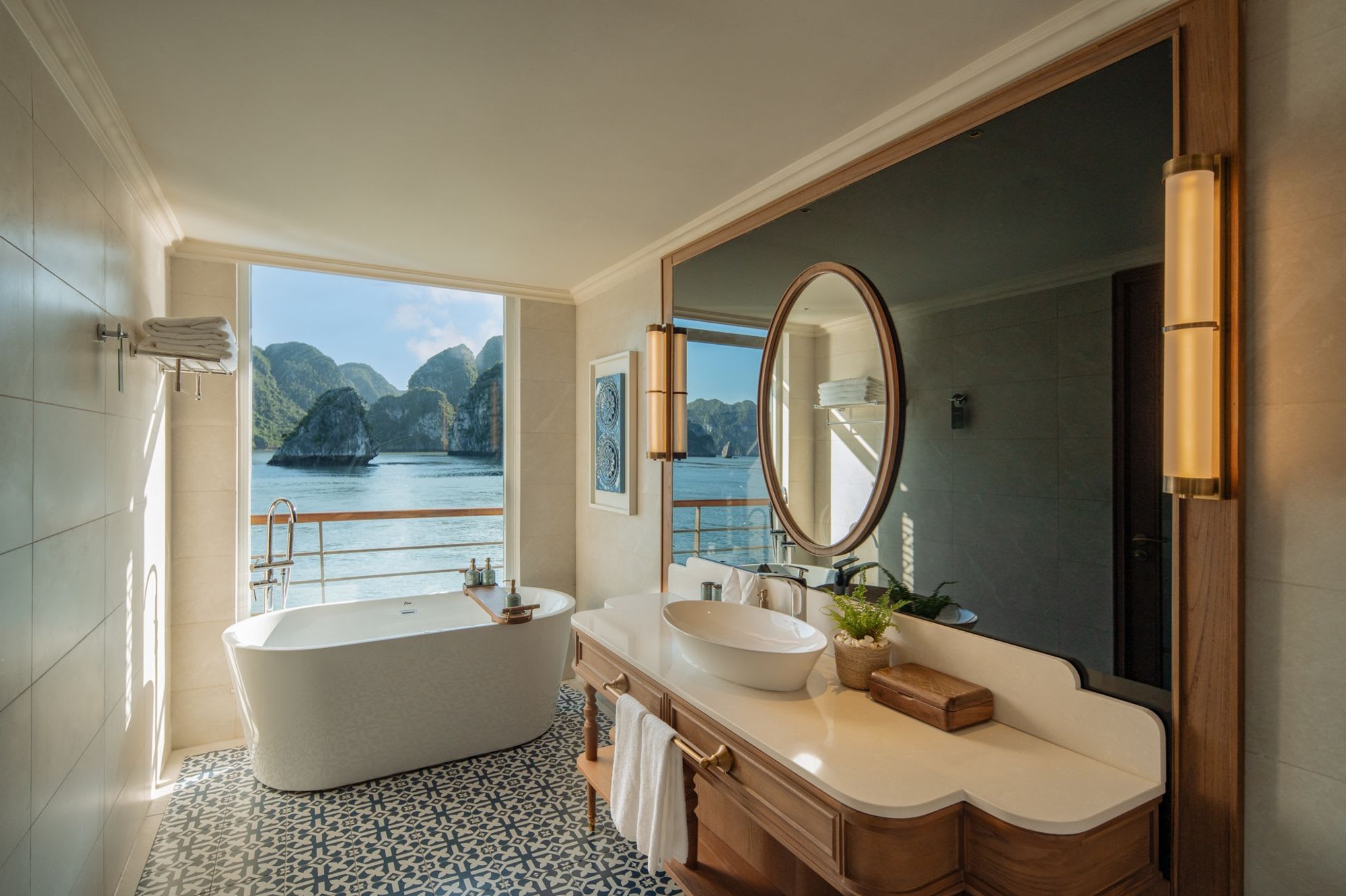 Croisière dans la baie de Lan Ha avec «Bhaya Soul» de Hanoi: Soul Legacy Suite | bathroom
