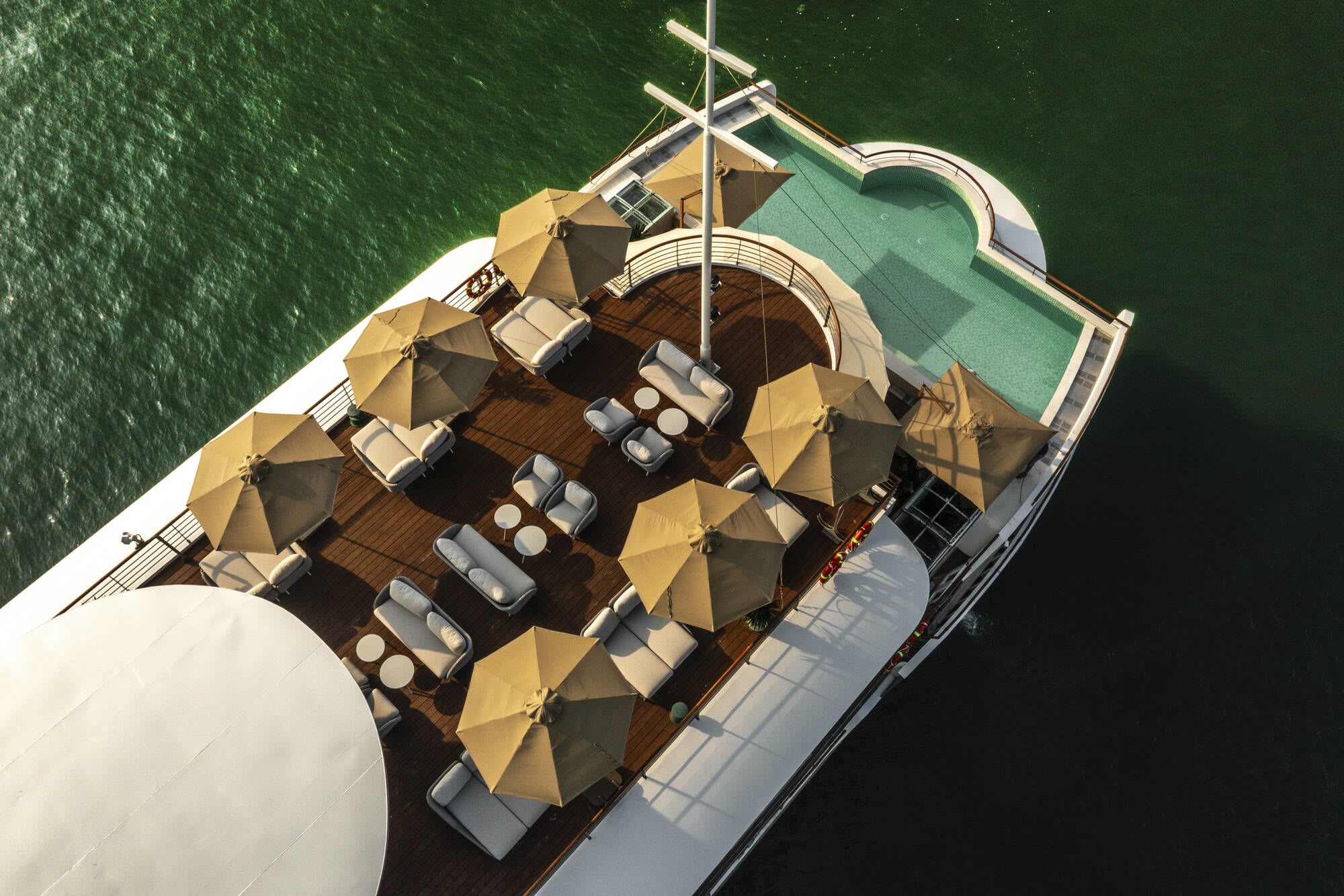 Croisière dans la baie de Lan Ha avec «Bhaya Soul» de Hanoi: Sundeck