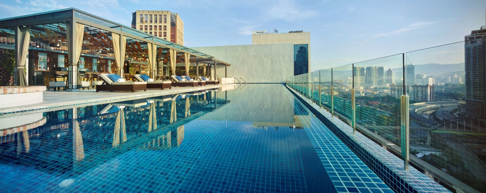 Hotel Stripes Kuala Lumpur: Rooftop Swimming Pool