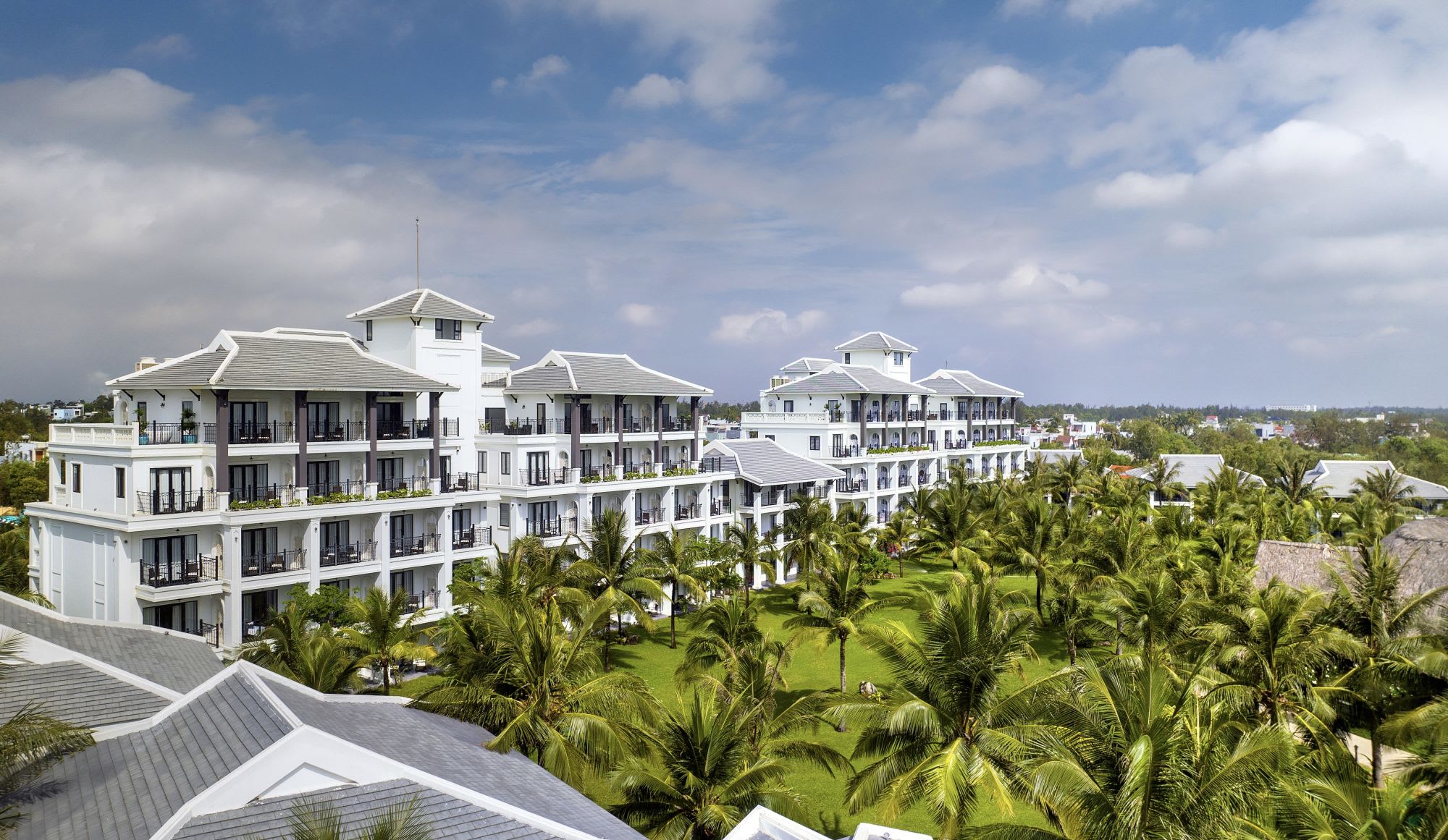 Bliss Hoi An Beach Resort & Wellness: Resort building