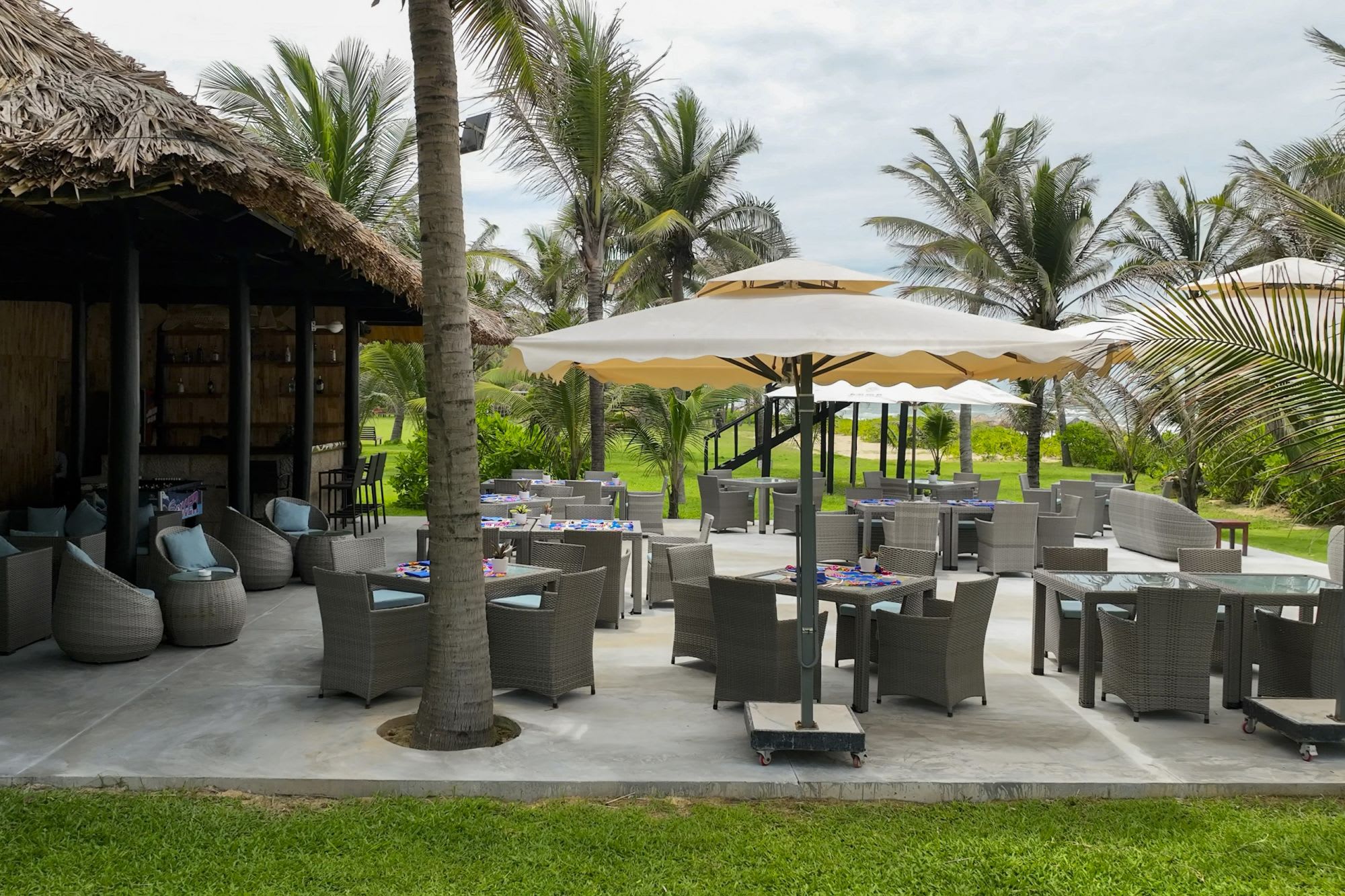 Bliss Hoi An Beach Resort & Wellness: Cham Beach Bar