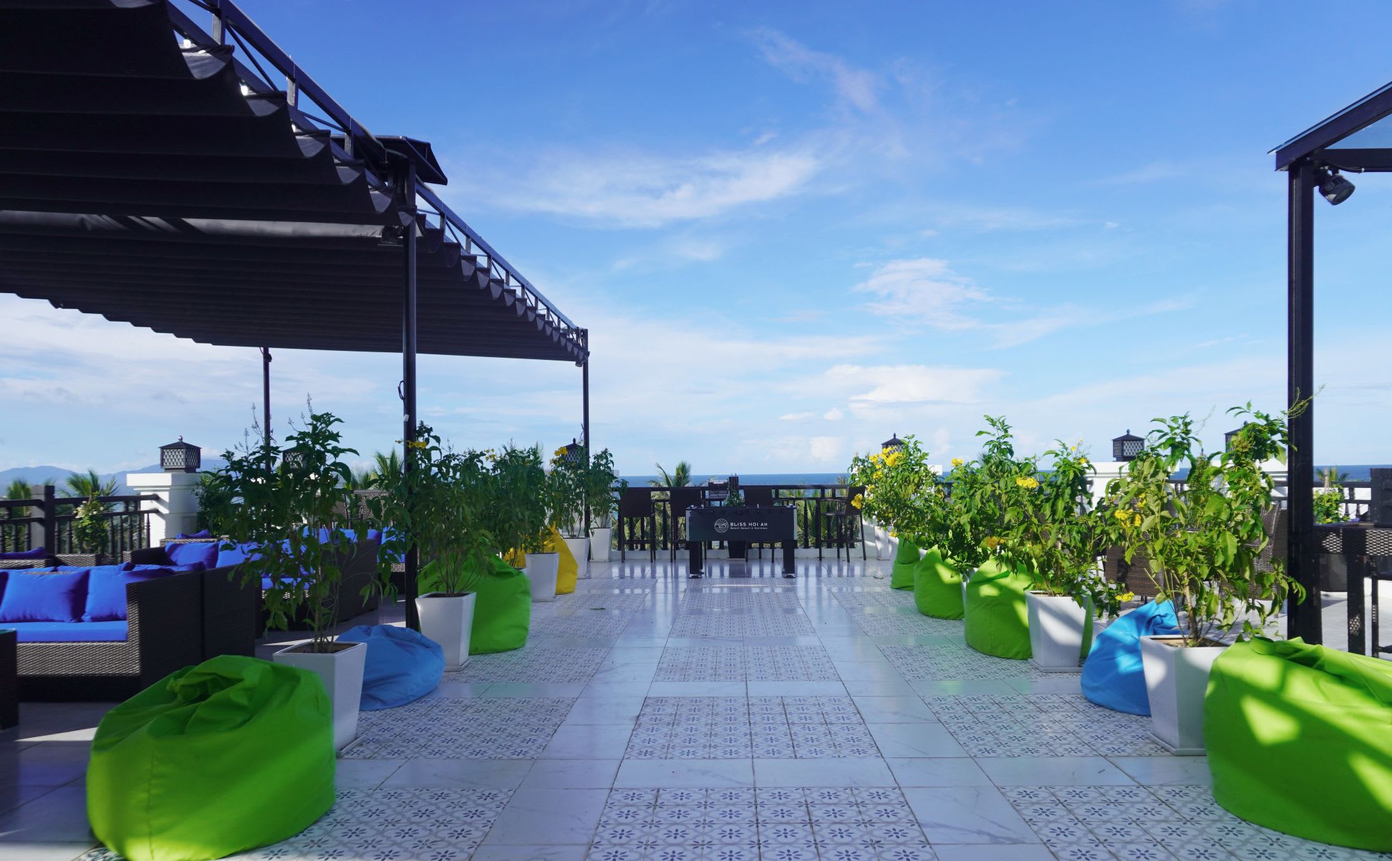 Bliss Hoi An Beach Resort & Wellness: Rooftop bar
