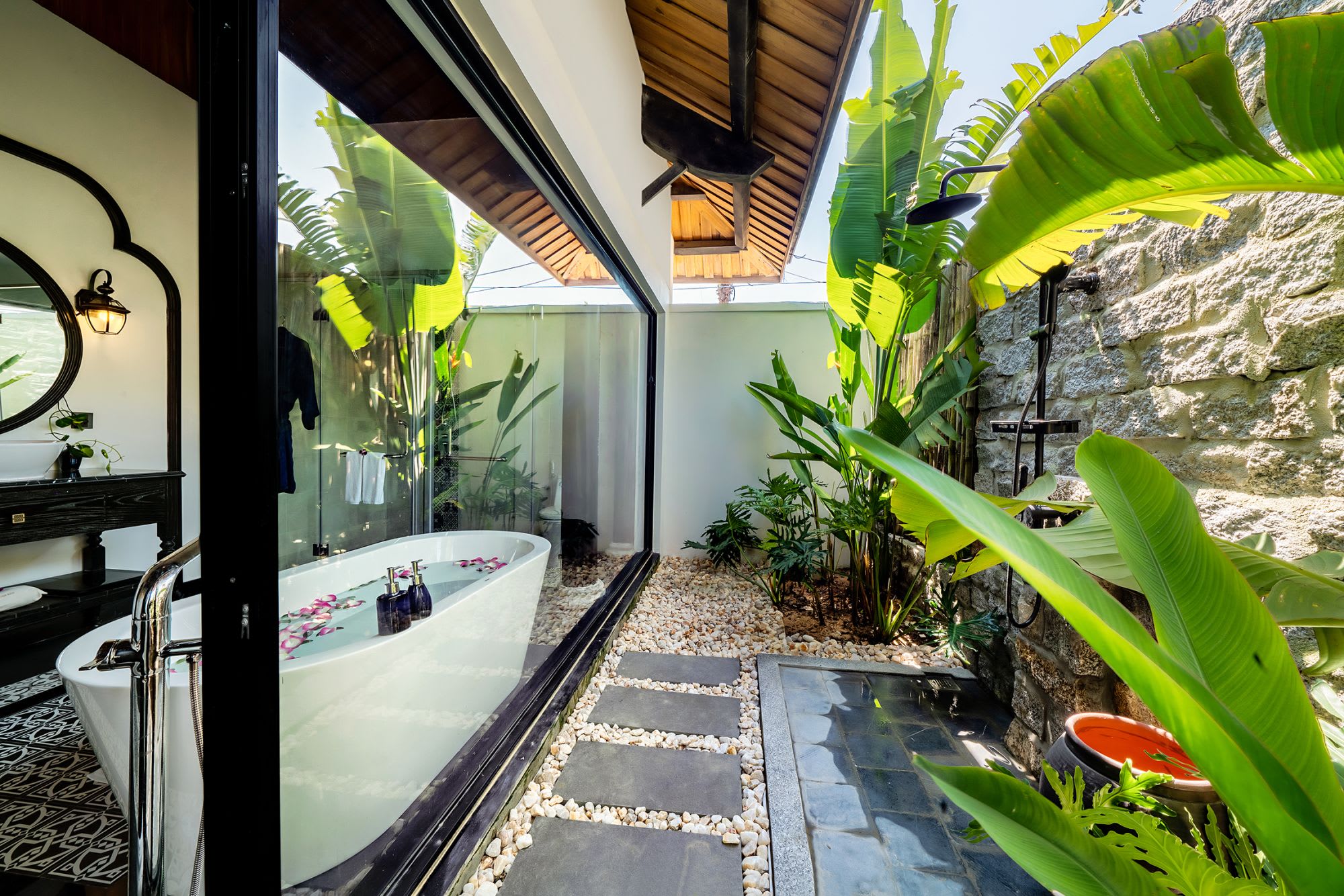 Bliss Hoi An Beach Resort & Wellness: Bungalow | Bathroom