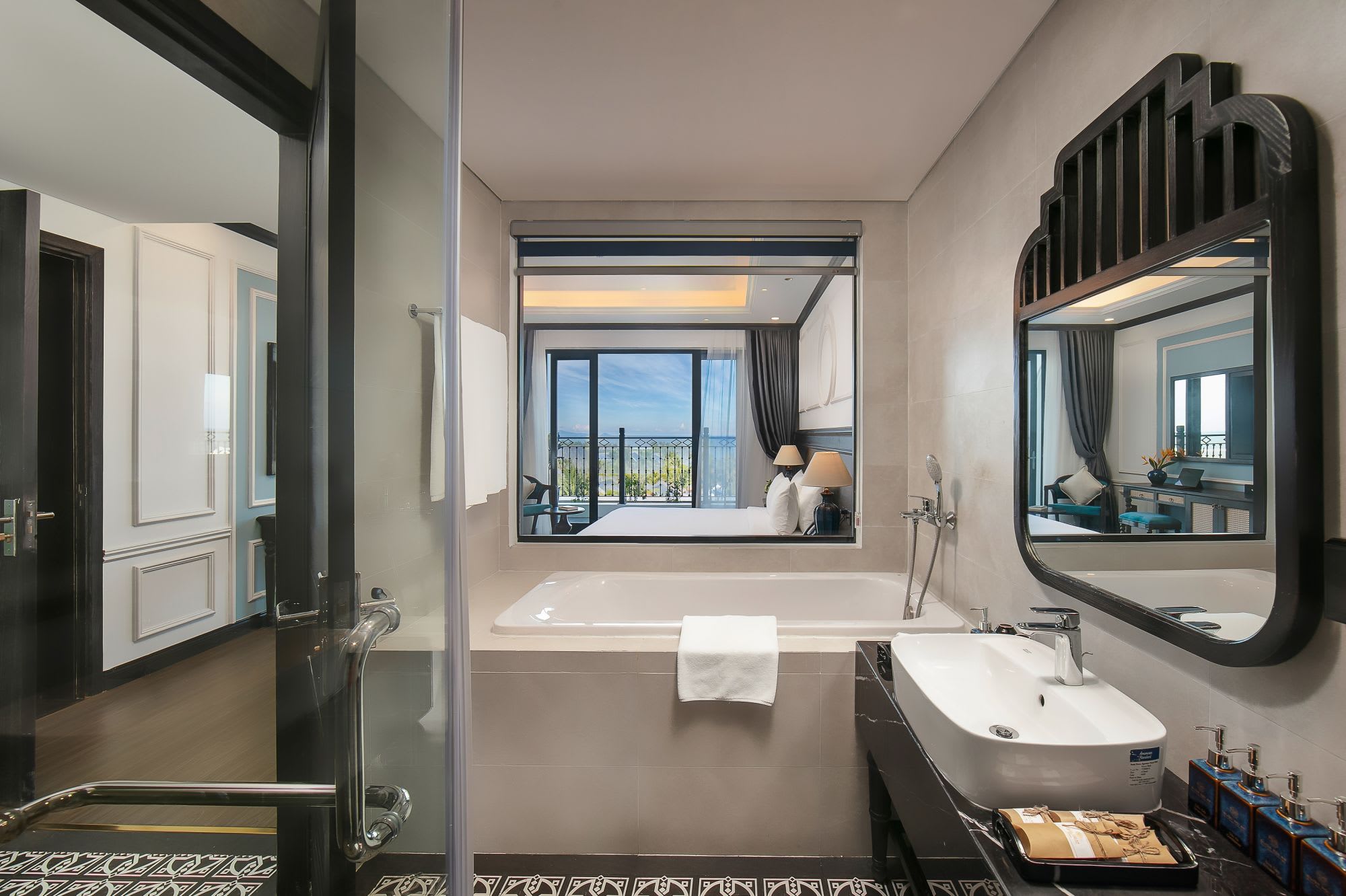 Bliss Hoi An Beach Resort & Wellness: Ocean Deluxe | Bathroom