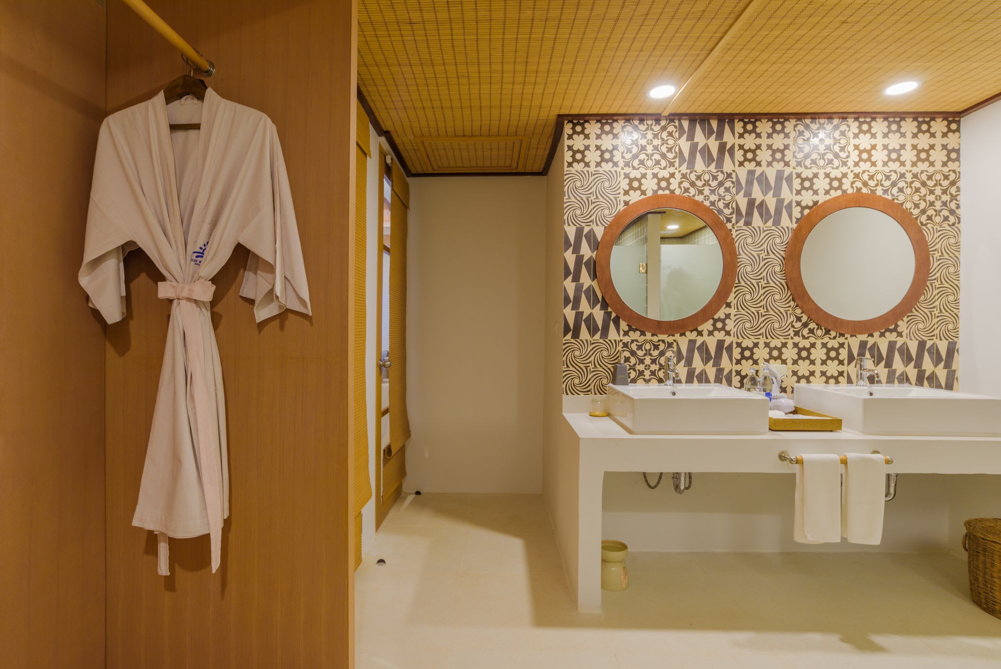 Paradise Beach Resort in Ko Samui: Deluxe Villa | Bathroom