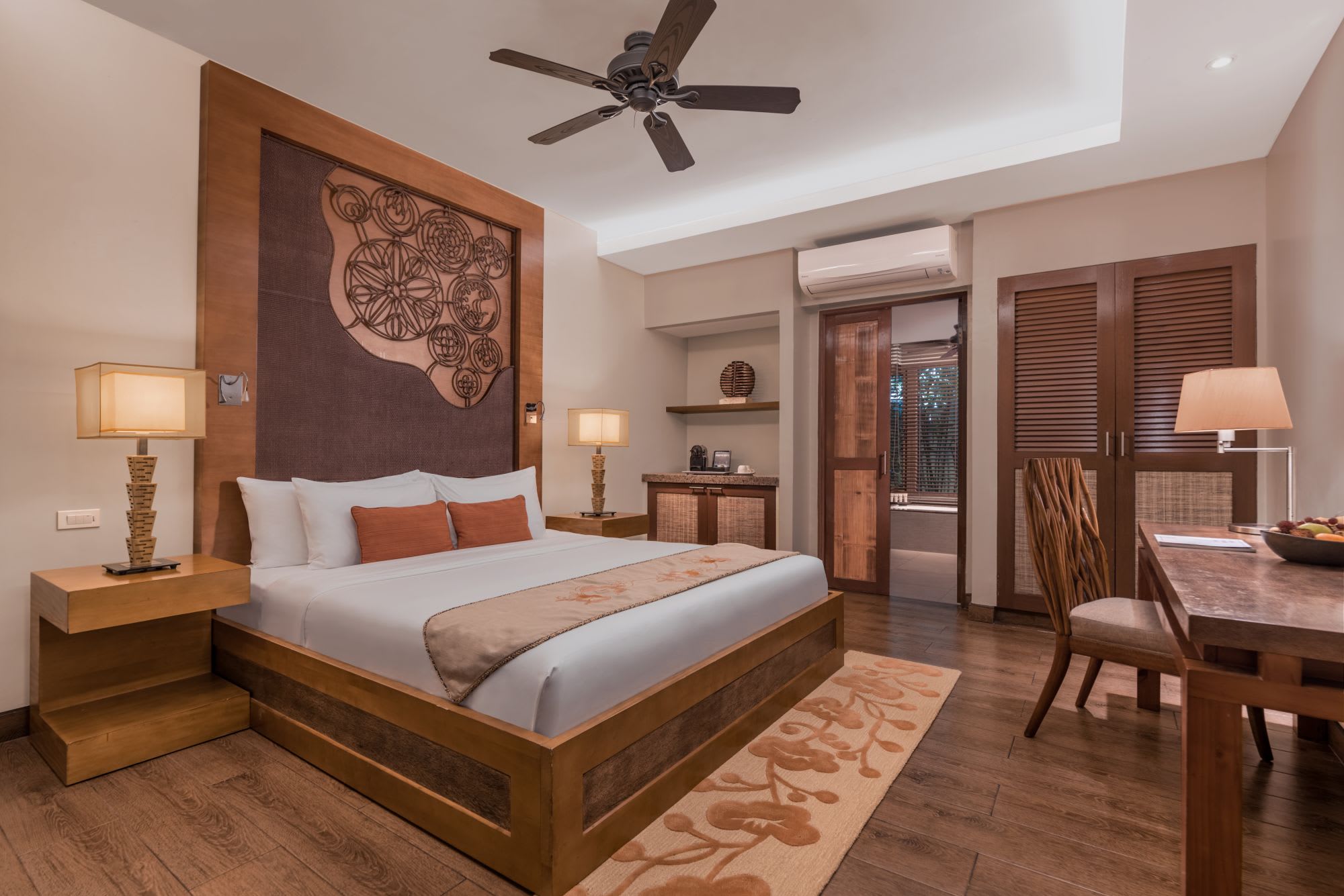 Crimson Resort & Spa Mactan in Cebu: Deluxe Room | King