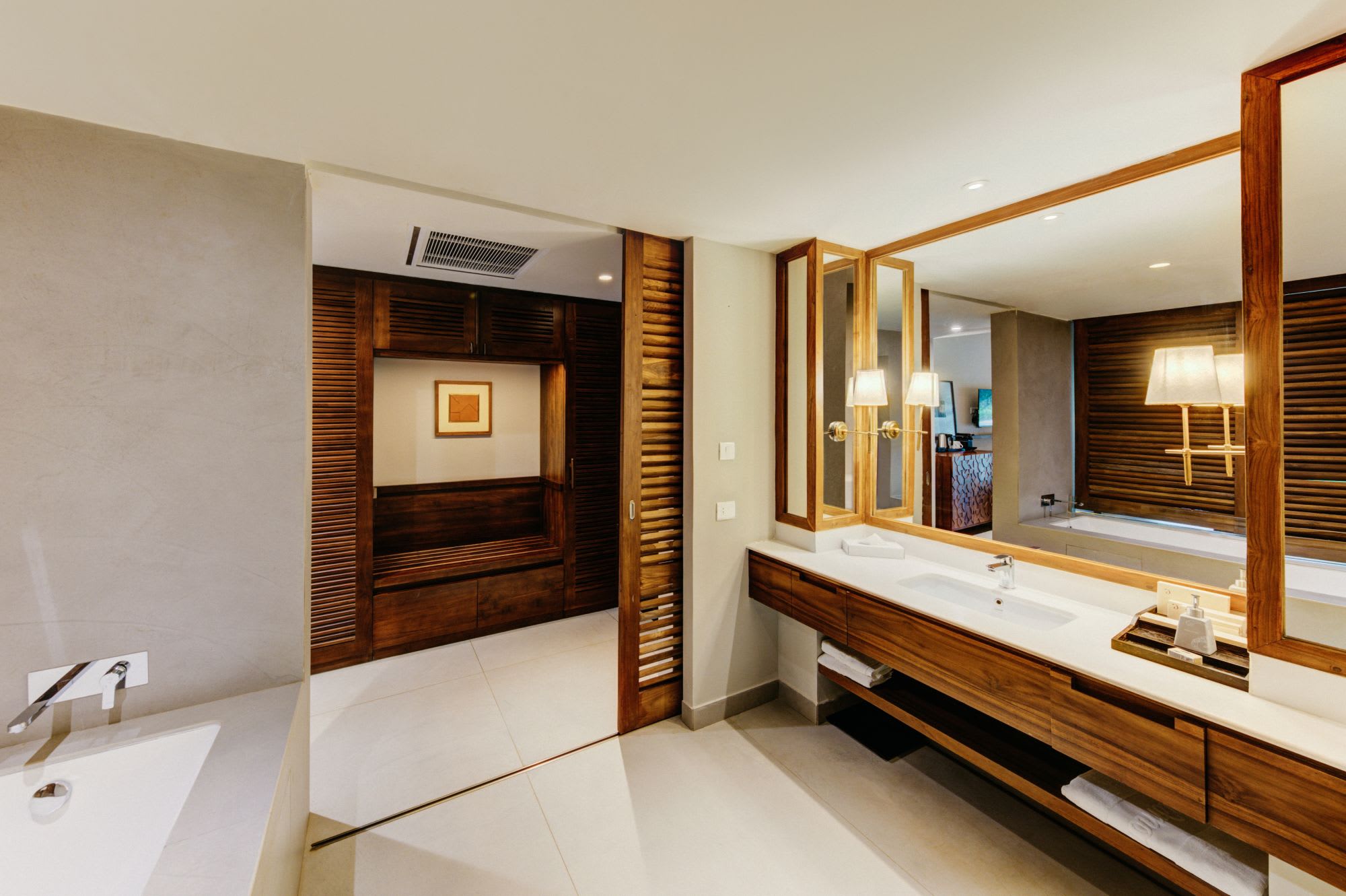 Cinnamon Bentota Beach: Luxury Beach Access