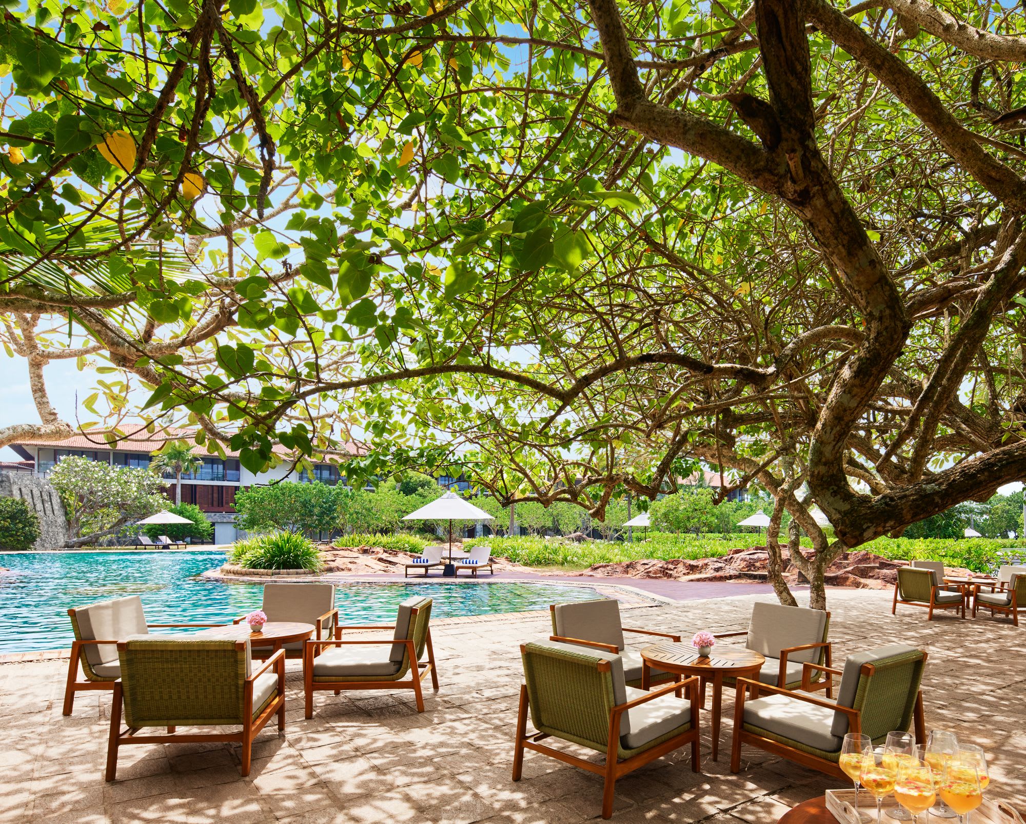 Cinnamon Bentota Beach: pool: Poolside Terrace