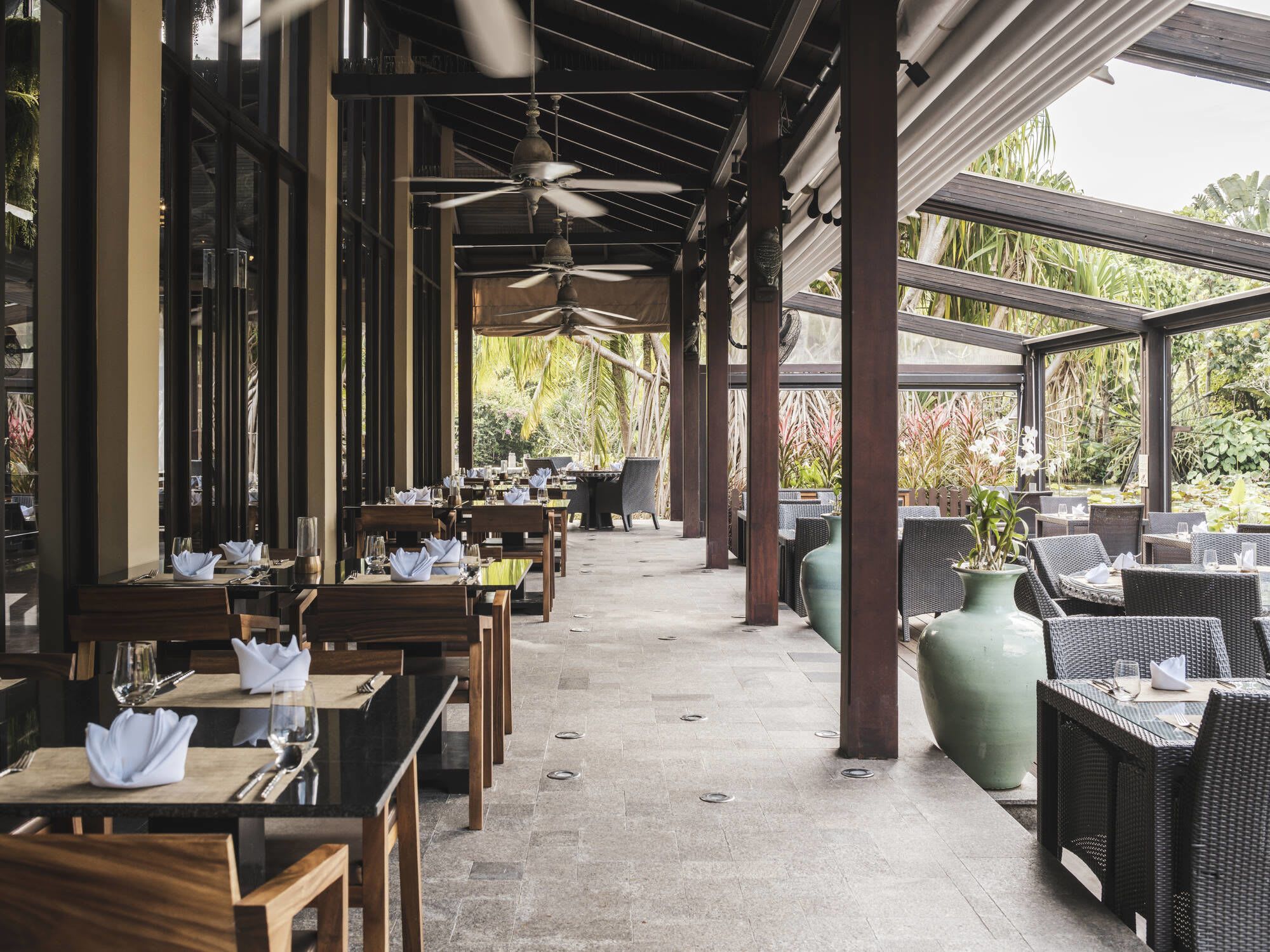 Anantara Mai Khao Phuket Villas: Restaurant La Sala | Outdoor