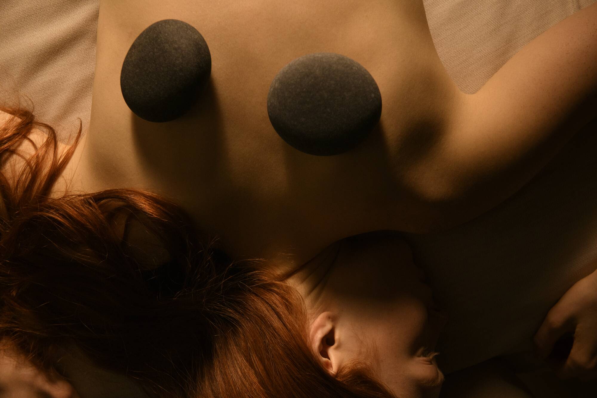 Janu Tokyo in Tokio: hot stone massage