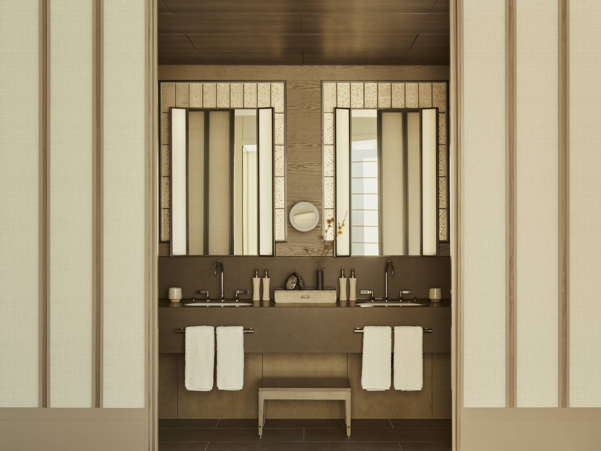 Janu Tokyo in Tokio: Corner Suite | bathroom