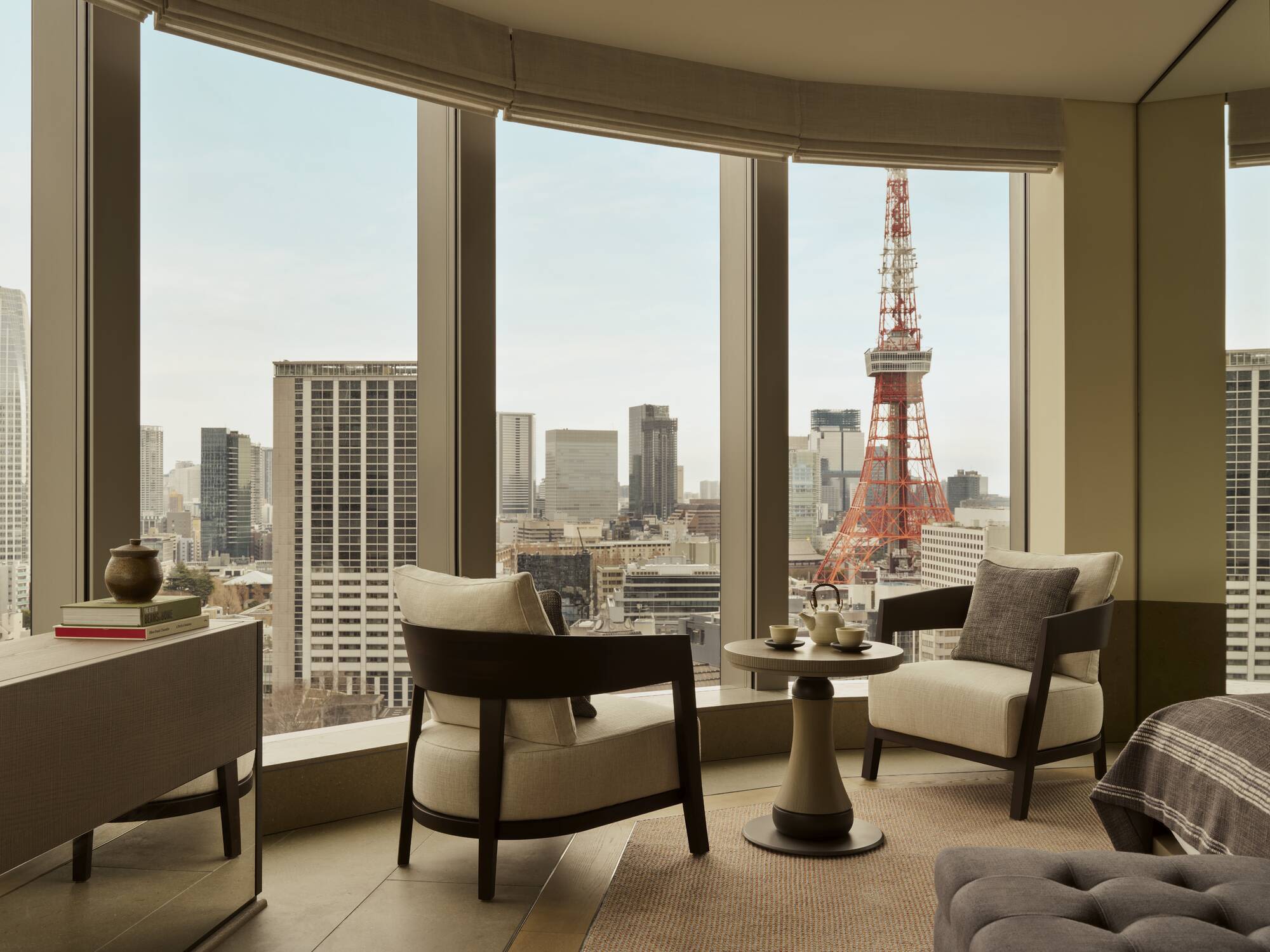 Janu Tokyo in Tokio: Corner Suite | bedroom