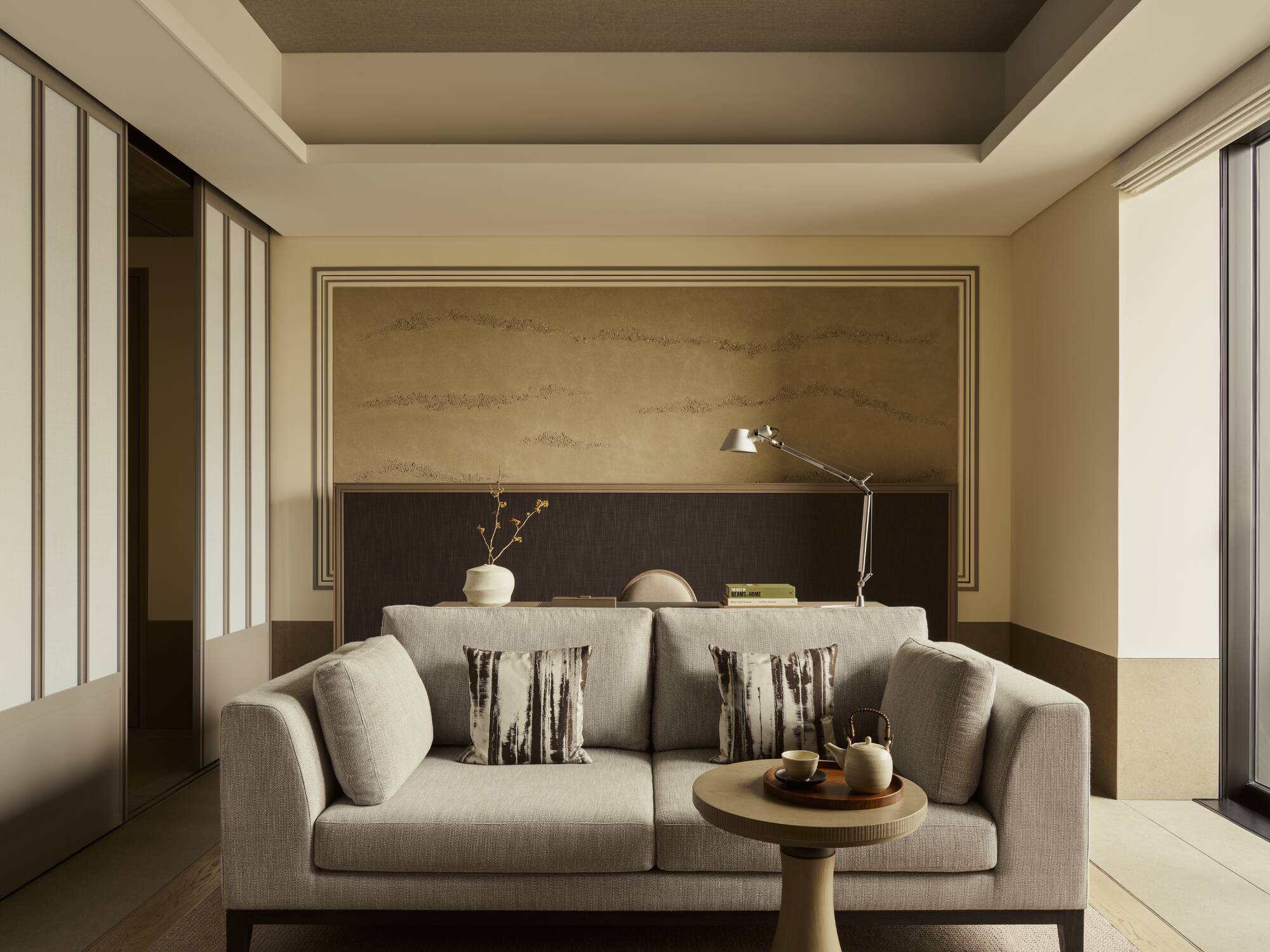 Janu Tokyo in Tokio: Corner Suite | livingroom