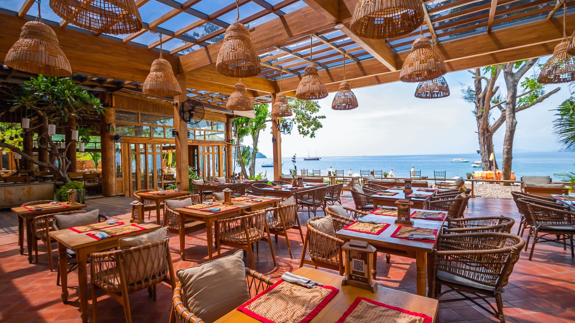 Santhiya Koh Yao Yai Resort & Spa in Ko Yao: By The Sea Restaurant & Bar
