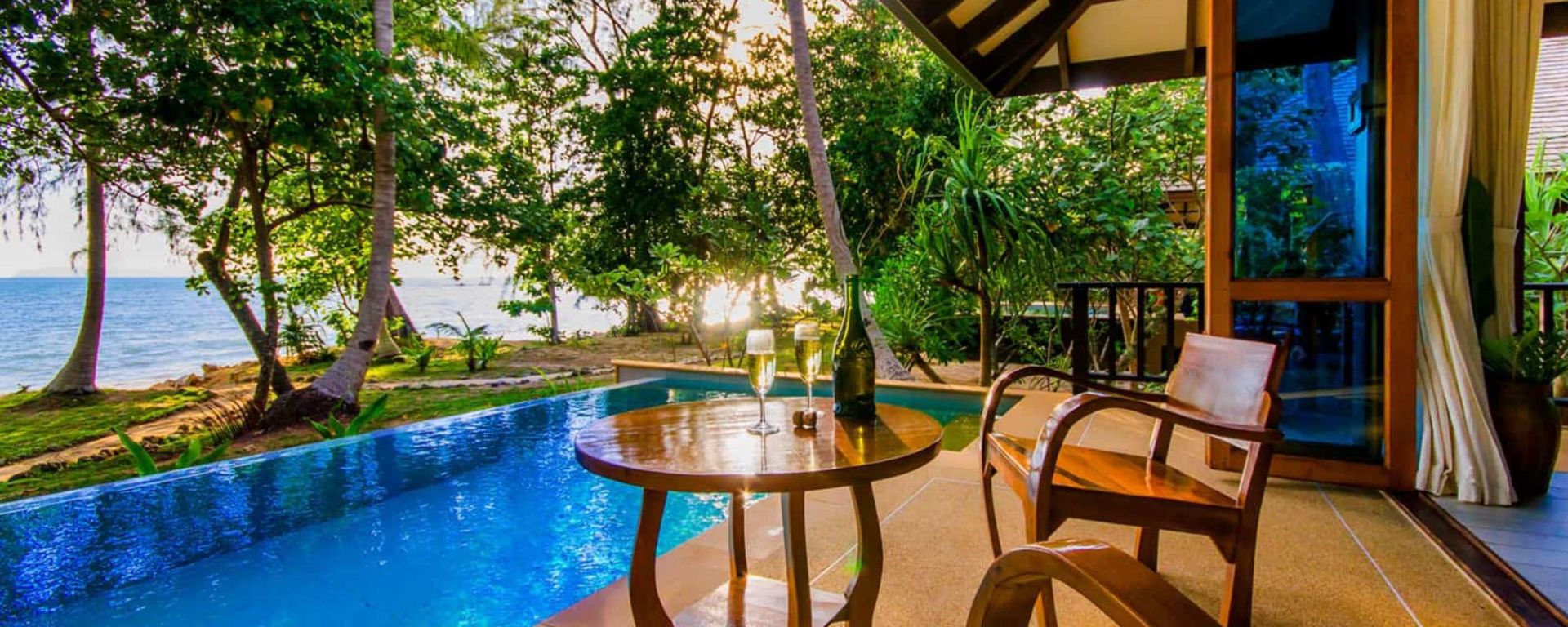 Koh Jum Beach Villas à Ko Jum: 1-Bedroom Beachfront Pool | Baan Si Dang