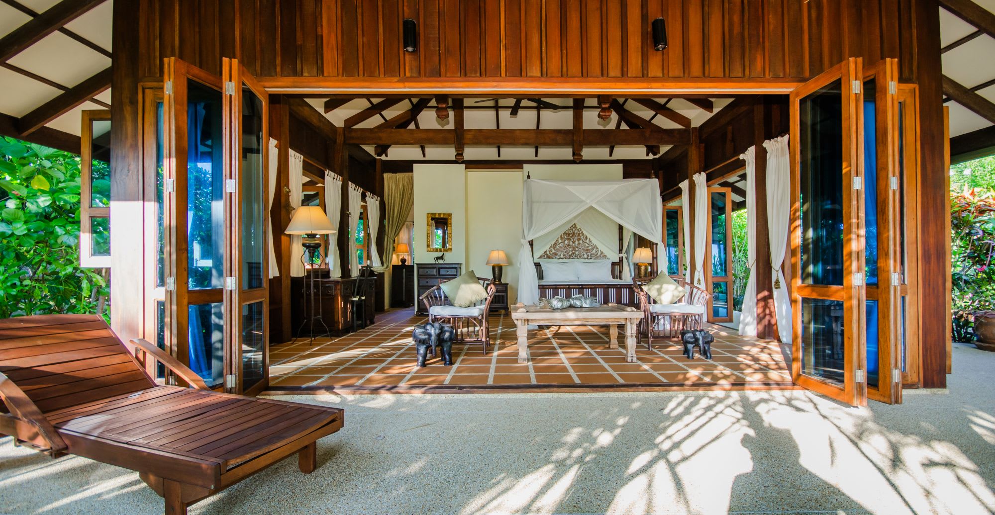 Koh Jum Beach Villas à Ko Jum: 3-Bedroom Beachfront | Baan Raj | Master Bedroom