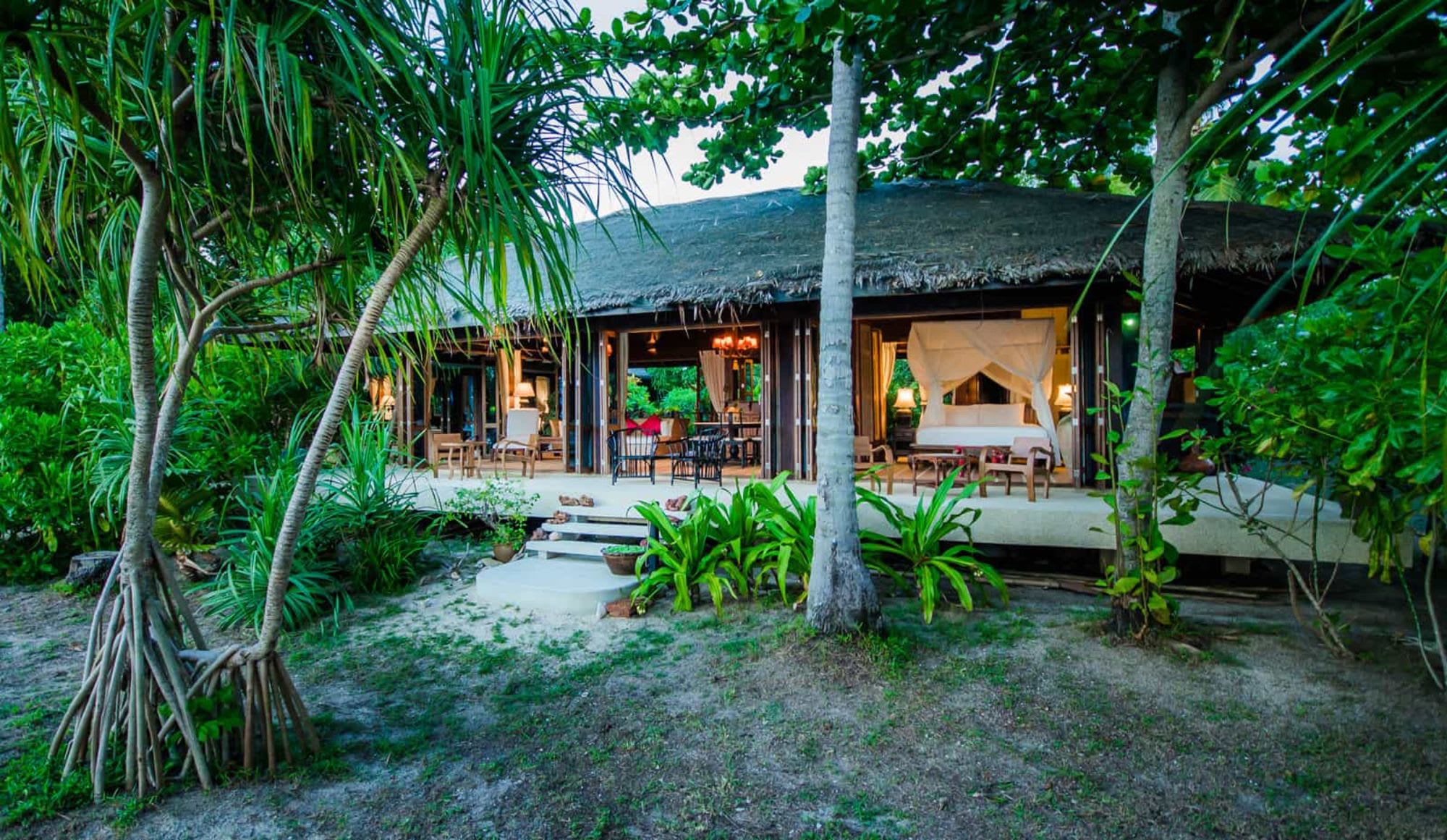 Koh Jum Beach Villas à Ko Jum: 3-Bedroom Beachfront | Baan Raj | Main House