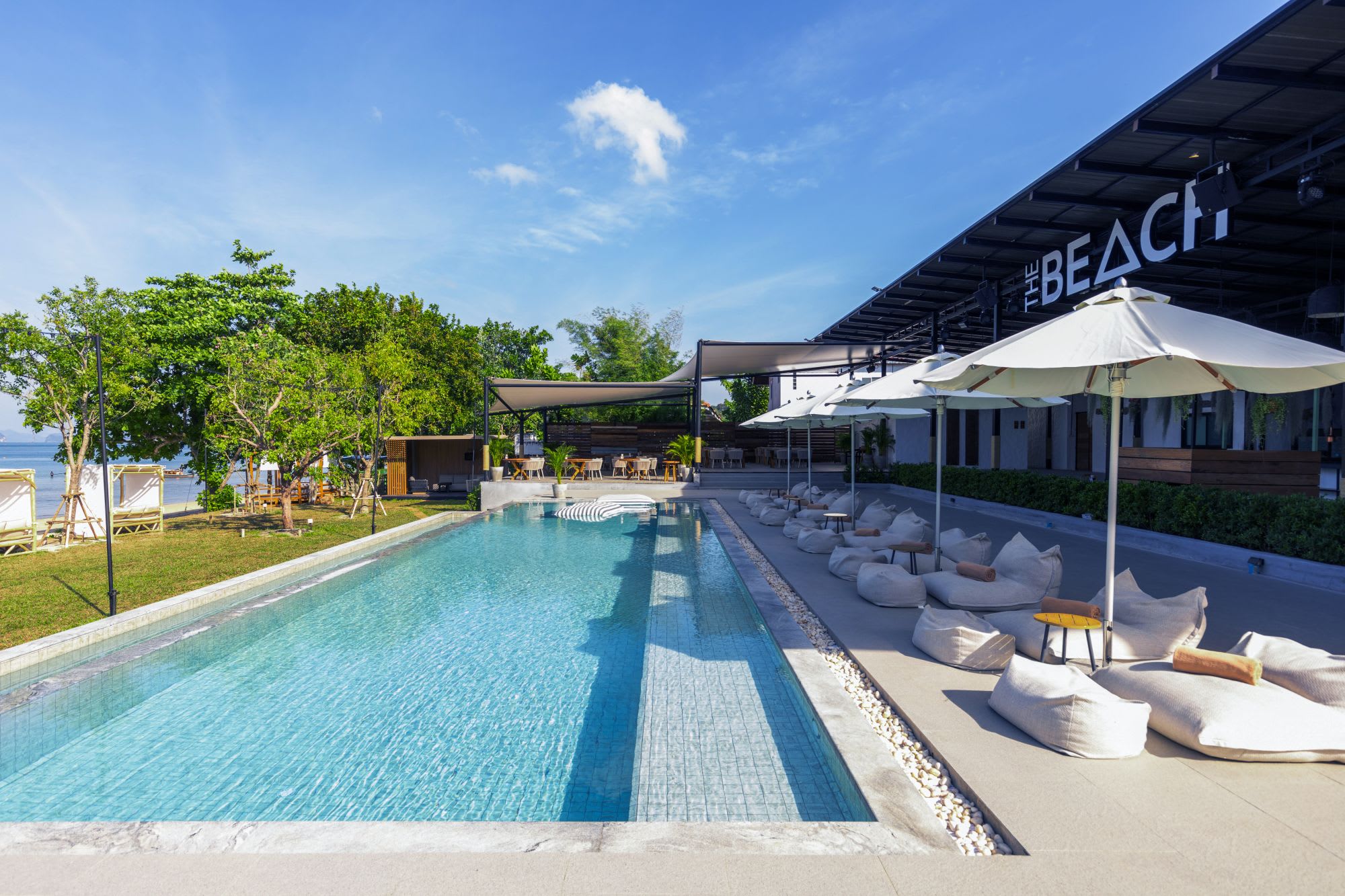 Varana Krabi: pool: The Beach Club