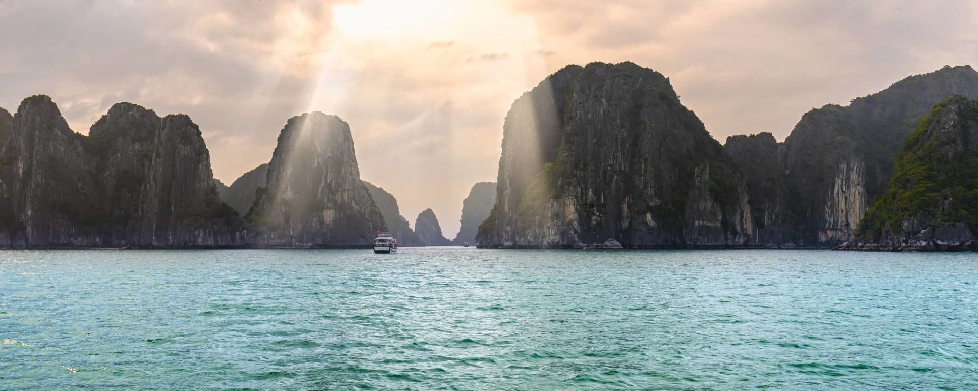Glanzlichter Vietnams - von Hanoi nach Saigon: Halong Bay