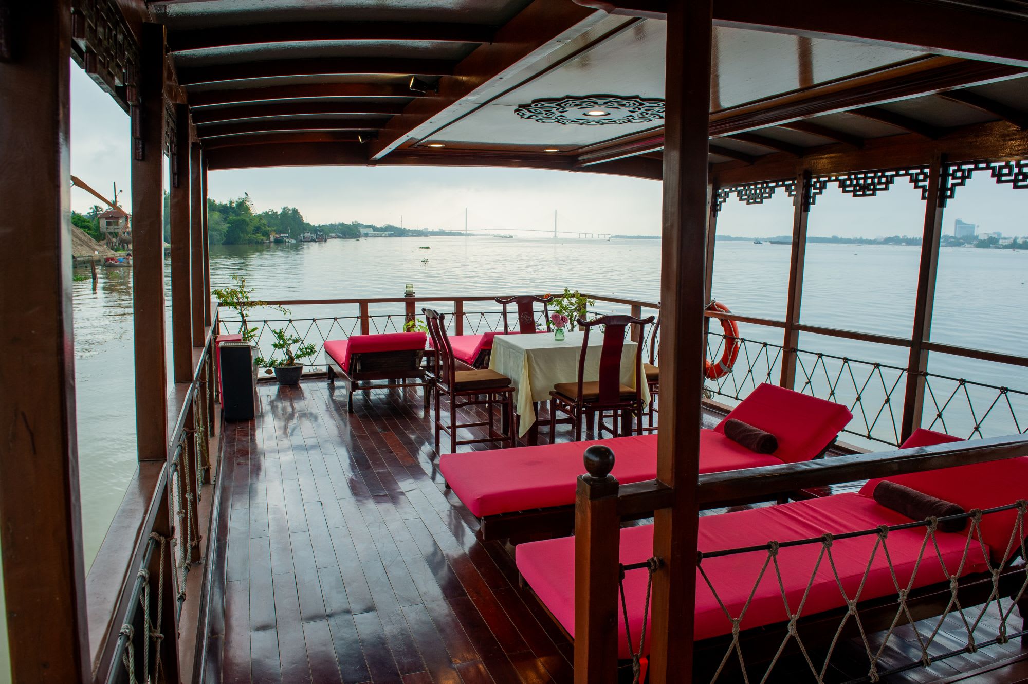 Croisières fluviales dans le delta du Mékong avec «Dragon Eyes» de Saigon: Topdeck Rear