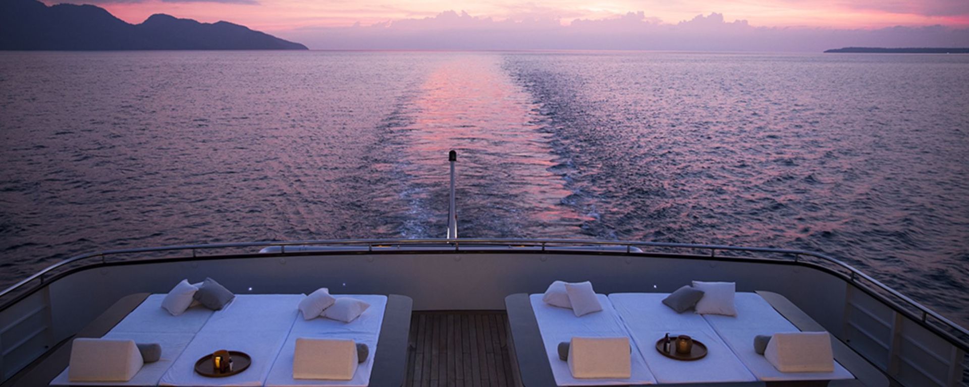 Raja Ampat avec style – Croisière à travers le paradis insulaire préservé de Sorong: Aqua Blu | Sun Bed