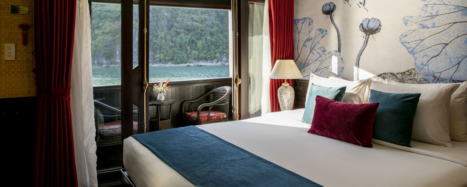 Croisières dans la baie de Halong avec le bâteau privé «Legend Halong» 3D de Hanoi: room: Bhaya Legend 3-Cabin
