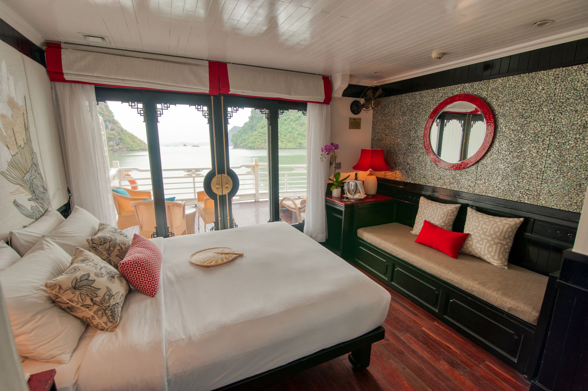 Halong Bucht Kreuzfahrten mit «The Au Co» 3D ab Hanoi: room: Long Quan Suite