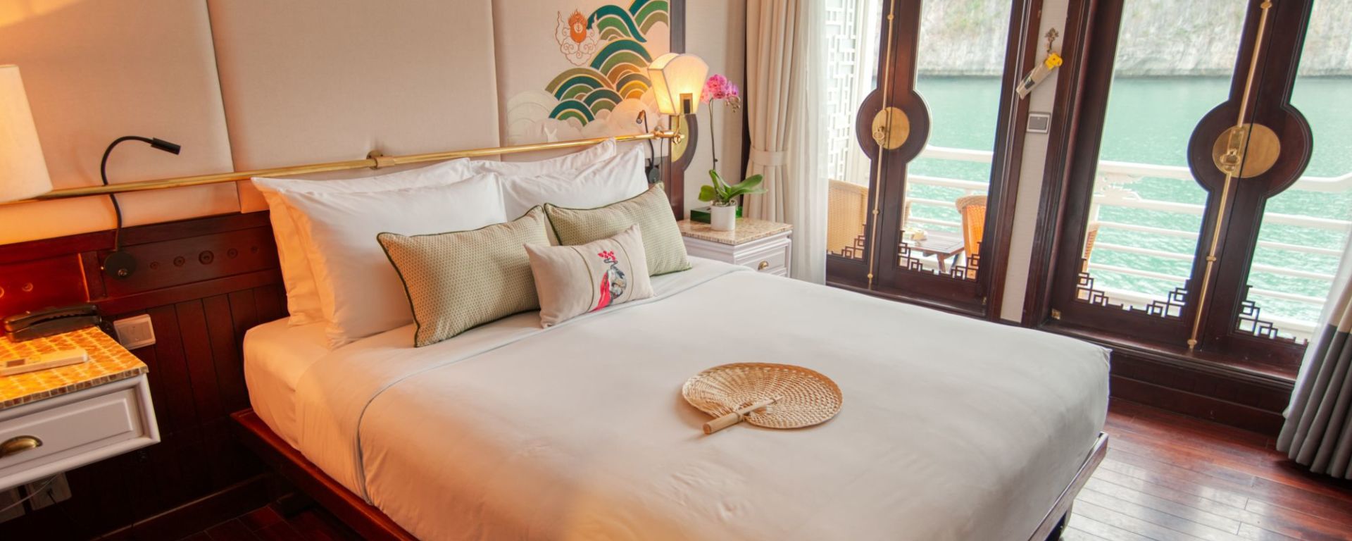 Halong Bucht Kreuzfahrten mit «The Au Co» 3D ab Hanoi: room: Deluxe & Executive Cabin | Double Bed