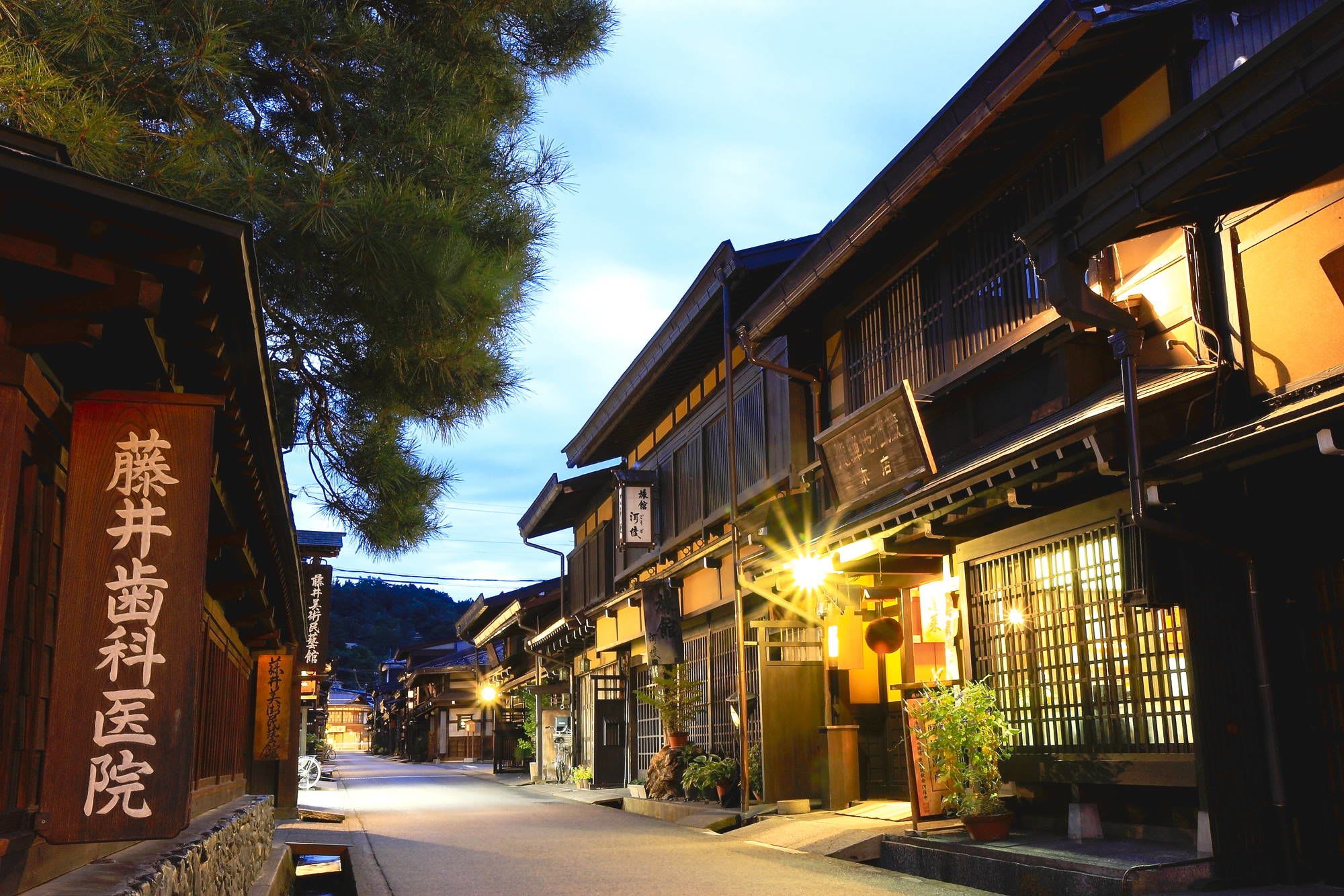 Circuit en groupe «Les hauts lieux de la Corée du Sud et du Japon» de Séoul: Takayama: by night