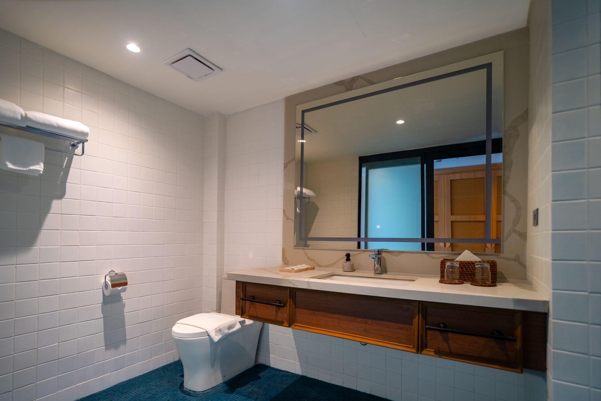 The Henry Glass House Clark: Glass Residence
