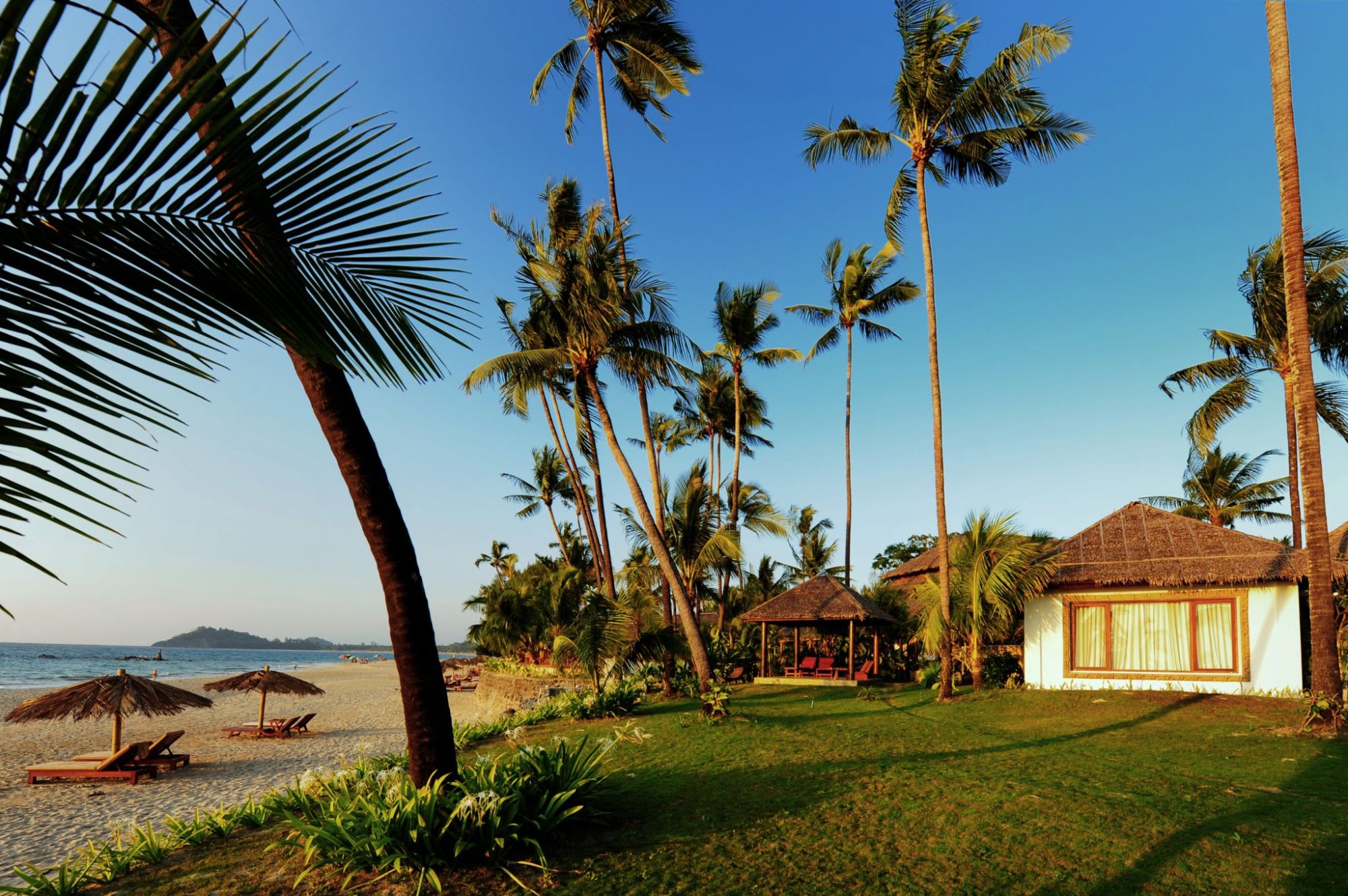 Ngapali Bay Villas & Spa: beach: