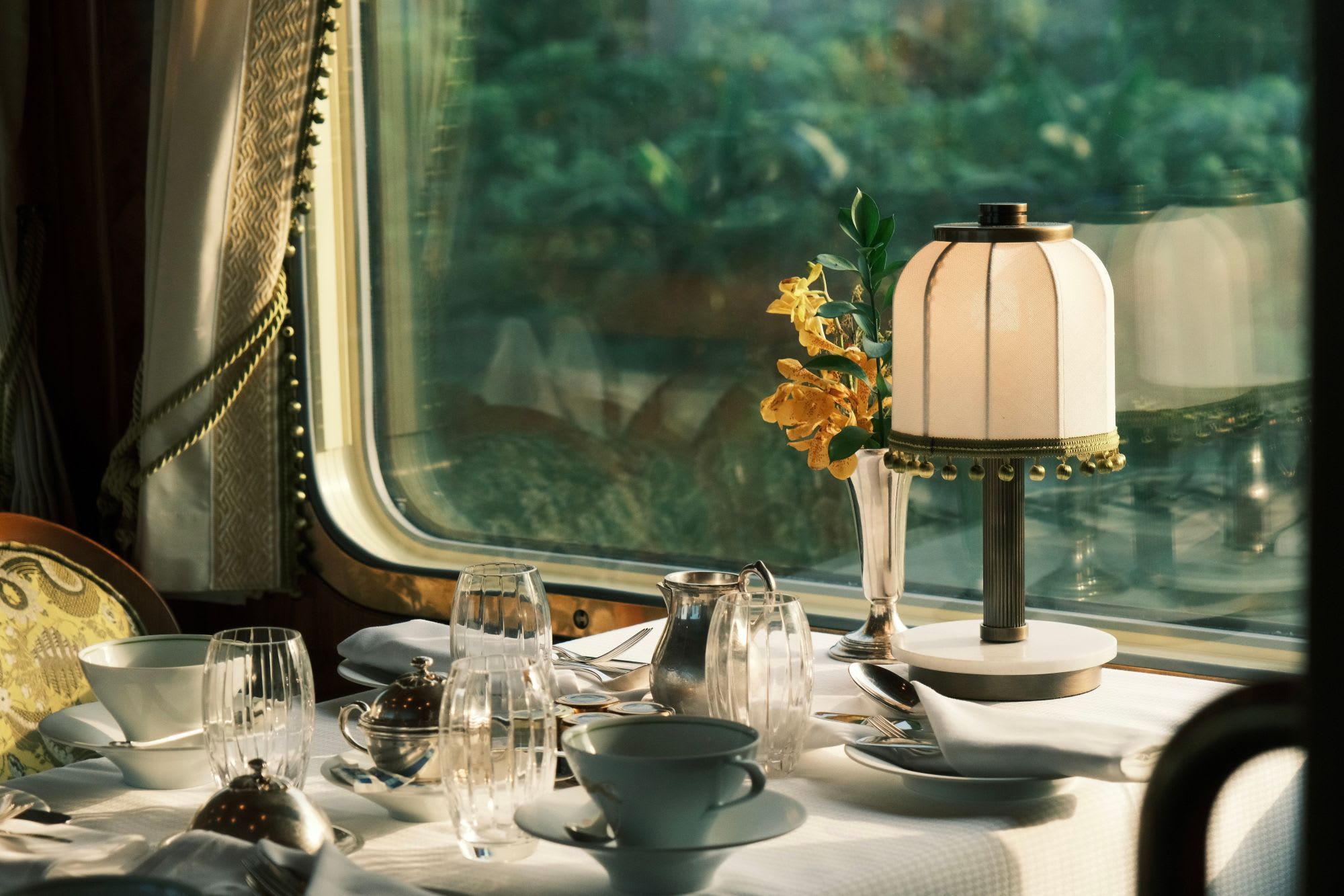 Eastern & Oriental Express - «Wild Malaysia» ab Singapur: f&b: Eastern & Oriental Express | Dining Carriages