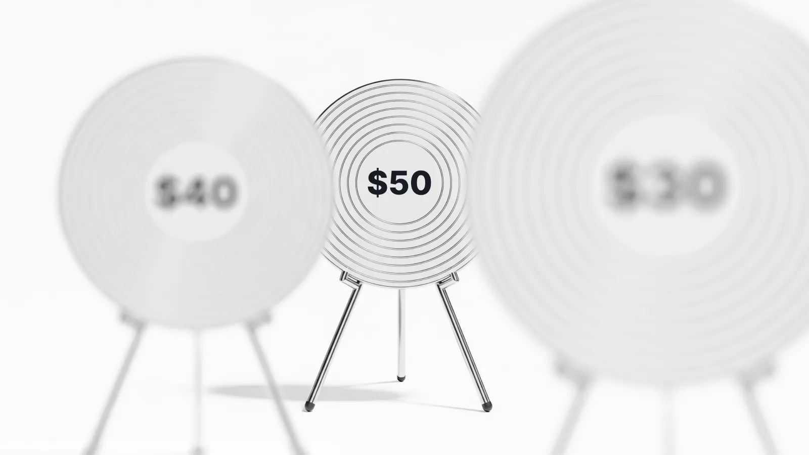 Ba bảng mục tiêu với mức giá bạc. Mục tiêu trung tâm, được đánh dấu là 50 đô la, đang lấy nét sắc nét, trong khi mục tiêu 40 đô la ở bên trái và mục tiêu $30 ở bên phải bị mờ. 