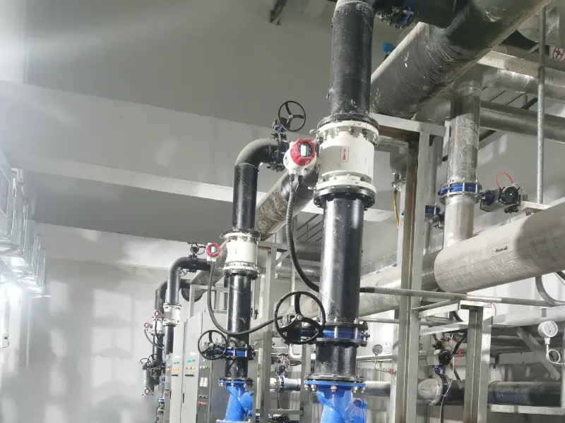 Supmea A100 electromagnetic flow meter installed on industrial chilled water pipework