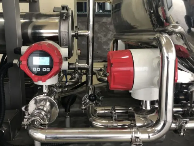 Supmea A100 electromagnetic flow meters integrated into compact industrial process equipment