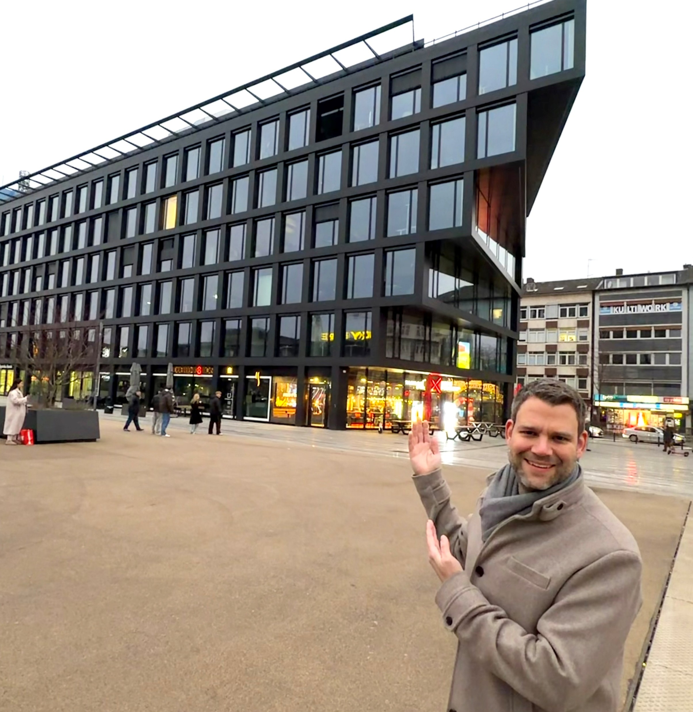 Florian Wendorf mit Testimonial: Das Gebäude Mercator in Duisburg