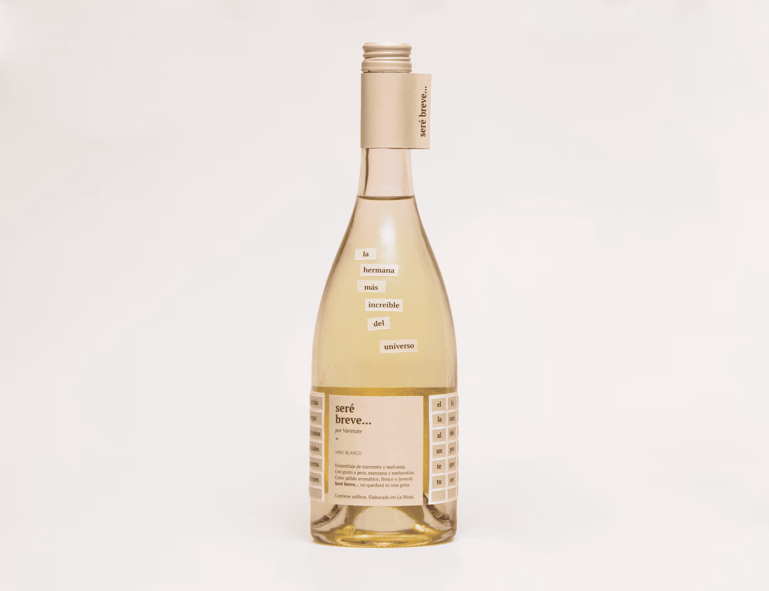 Botella de vino blanco del proyecto Seré breve de Carlota Carrillo