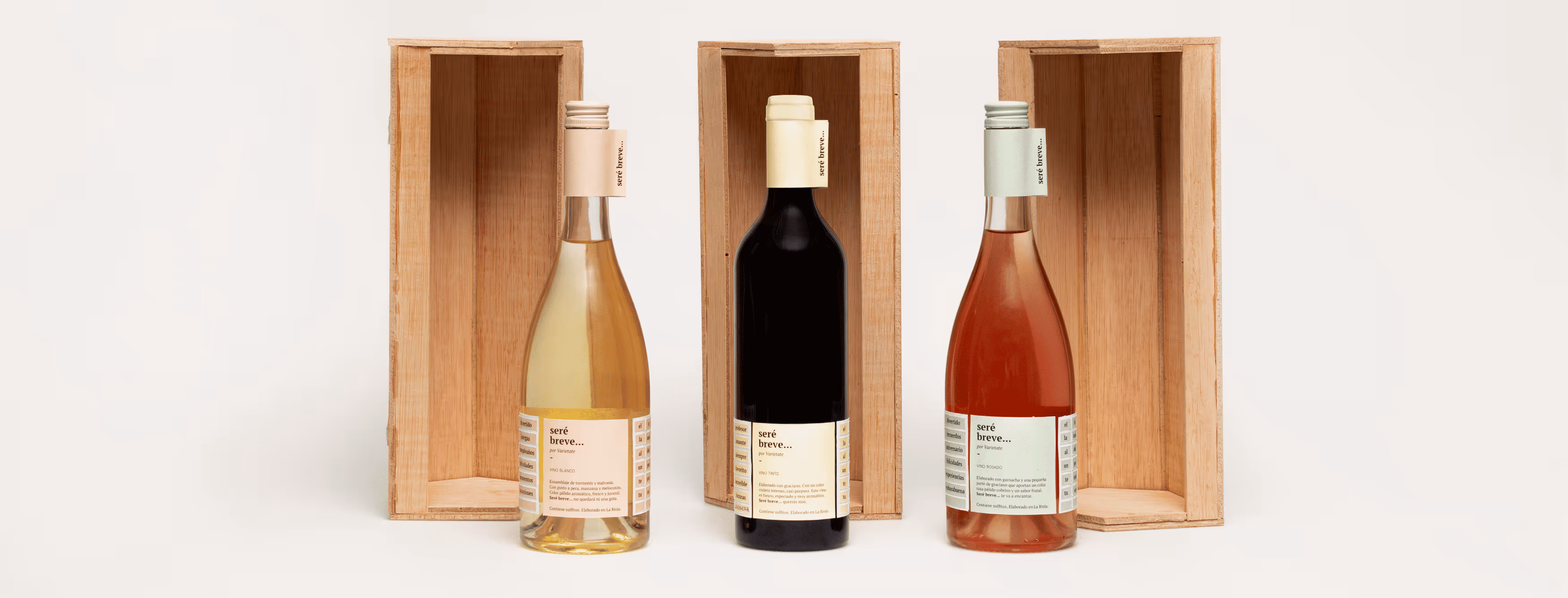 Botellas de vino y caja desmontada del proyecto Seré breve de Carlota Carrillo