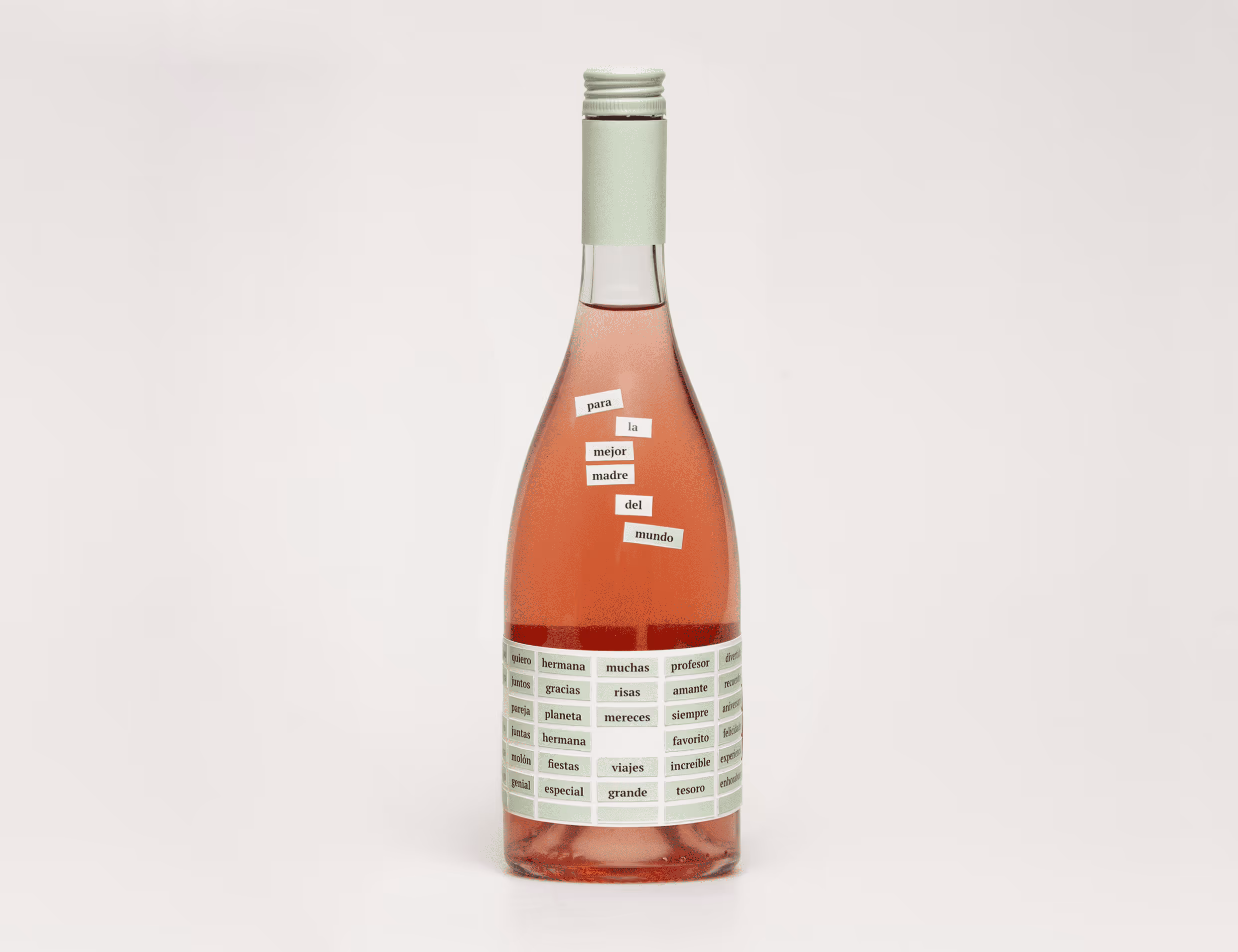 Botella de vino rosado del proyecto Seré breve de Carlota Carrillo