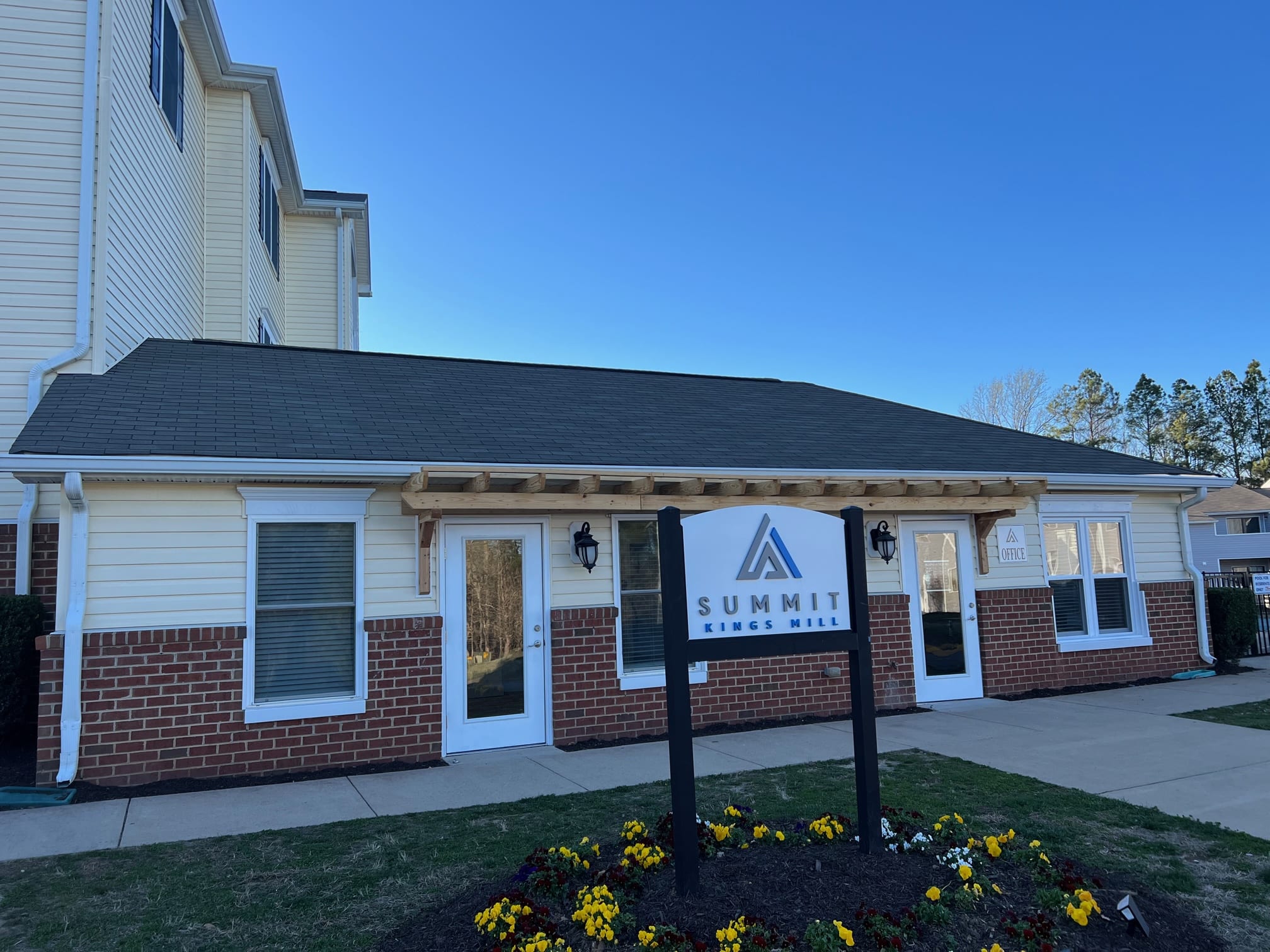 Leasing office exterior