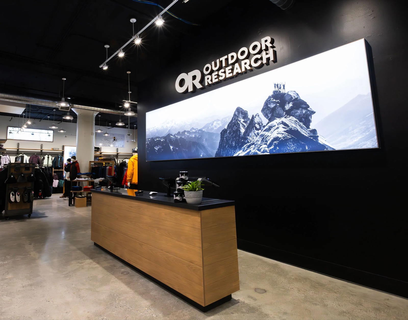 Retail Expansion Strategy: Flagship vs. Pop-Up vs. Shop-in-Shop