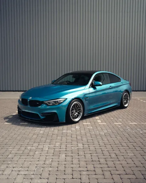 2Forge AF1 Aero Forged Wheel mounted on BMW M4 — Hyper Black Polished Lip, 18"